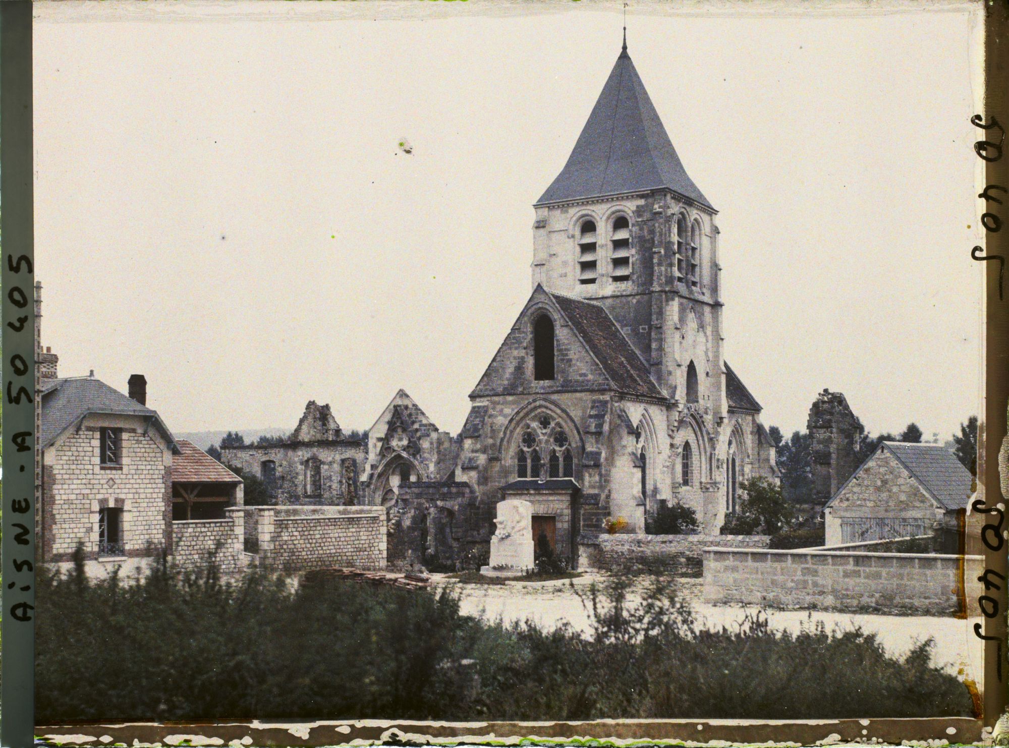Image représentant France, Presles et Boves, Eglise restaurée