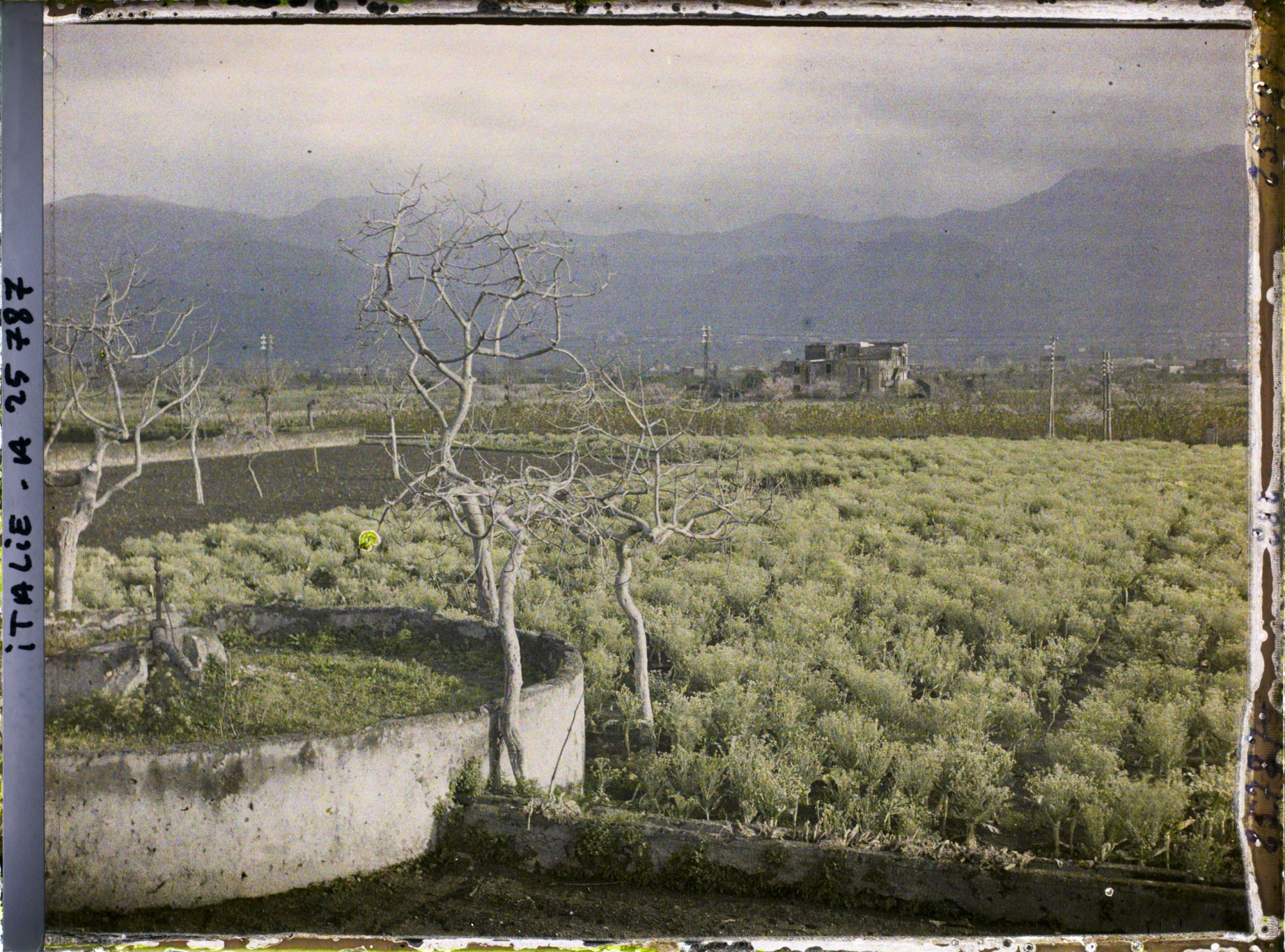 Image représentant Vue prise de la route vers l'Ouest sur le chemin vers Pompéi