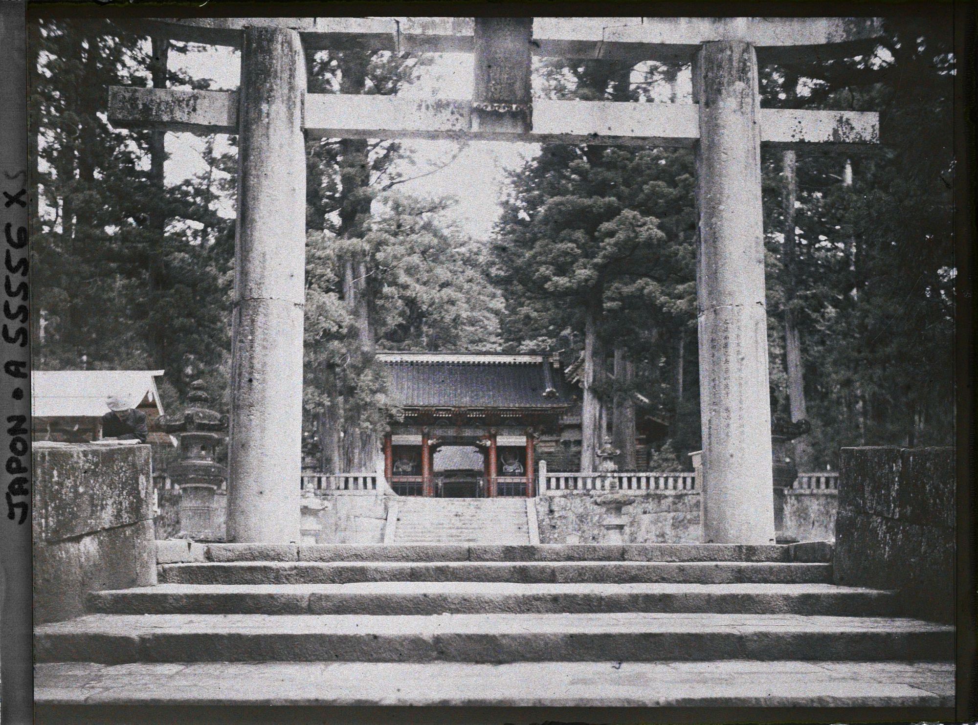 Image représentant Torii (Ichi-no-torii) de l'entrée du Tôshôgû