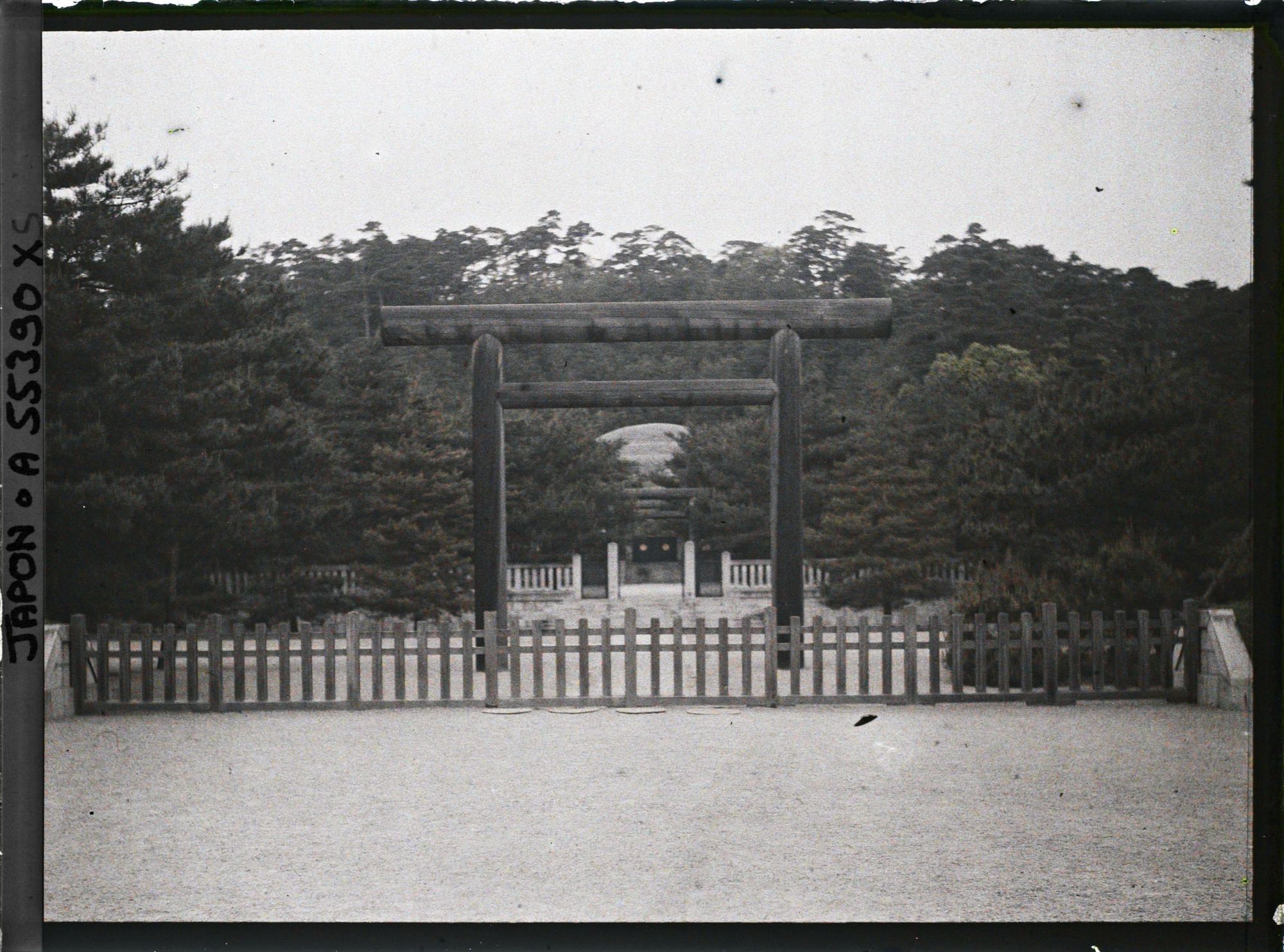 Image représentant Momoyama goryo : Mausolée de l'impératrice (née Haruko Takada, 1849-1914)