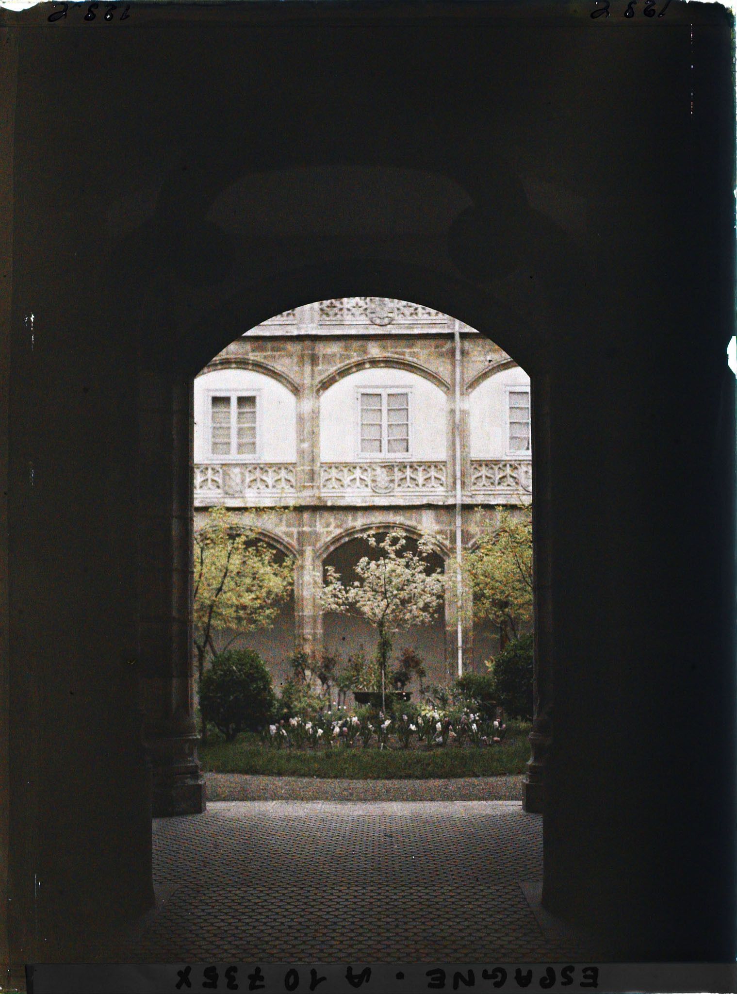 Image représentant Espagne, Burgos, L'entrée du patio de la Maison du Cordon