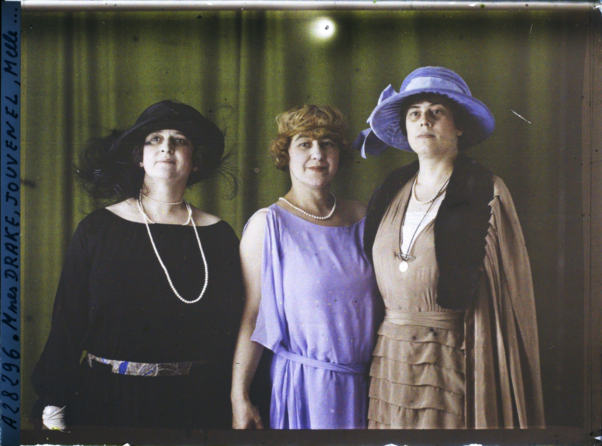 Image représentant Mesdames Drake, de  Jouvenel et mademoiselle Birkhead