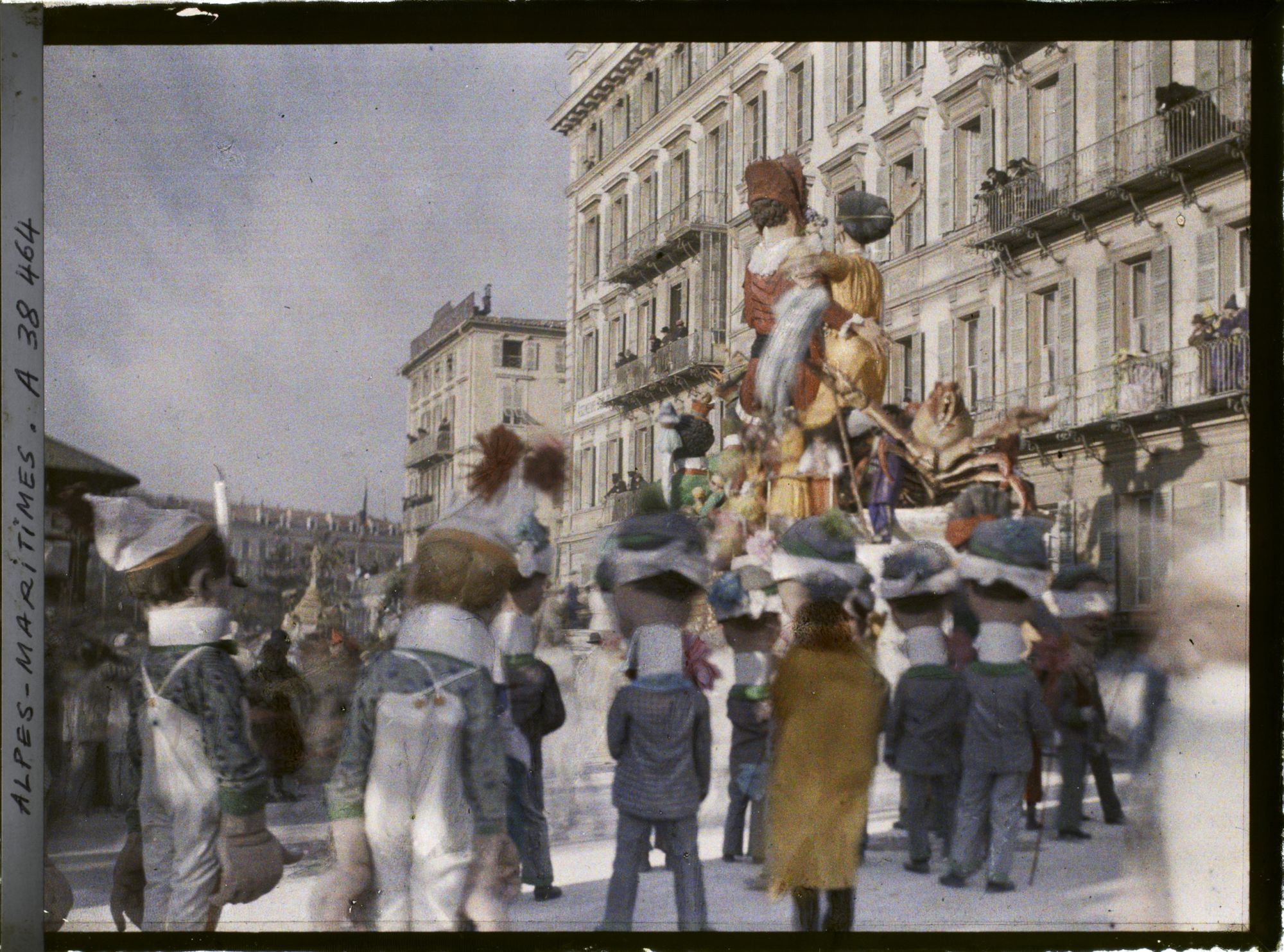 Image représentant Le carnaval, thème le pêcheur Niçois berné