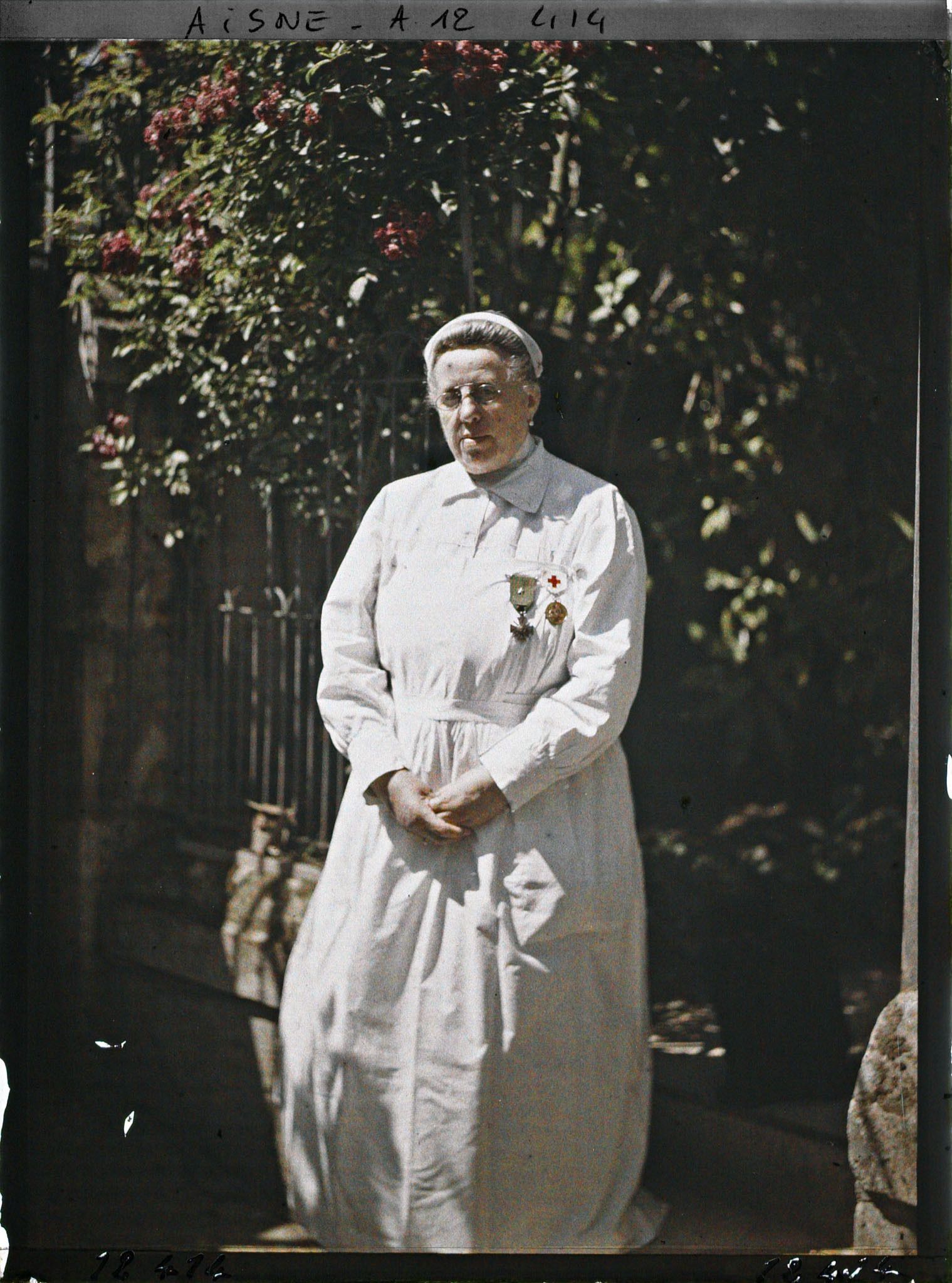 Image représentant Madame Macherez, infirmière de la Croix Rouge