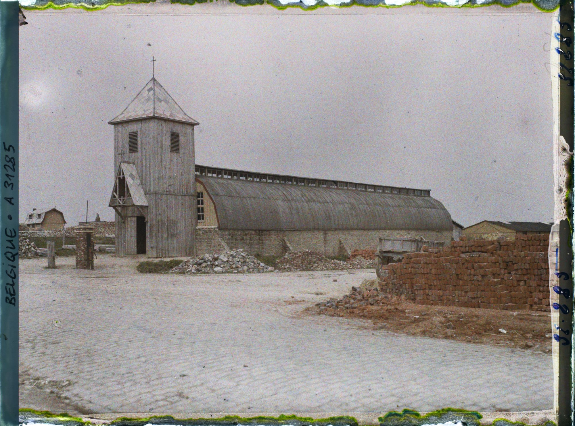 Image représentant Belgique, Locre, Eglise provisoire