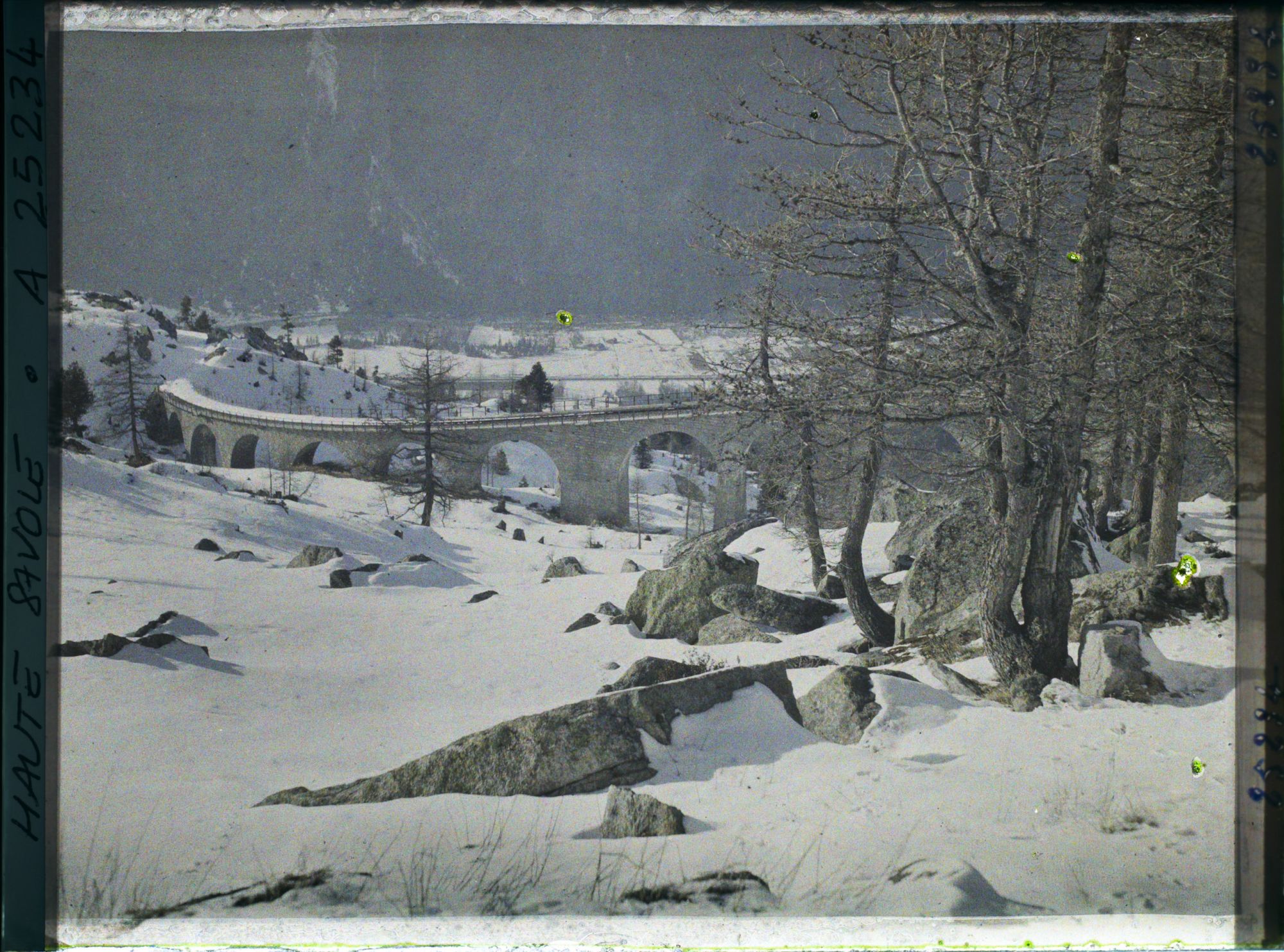 Image représentant France Les Alpes, La mer de Glace, Dernier Pont du Chin de fer à Cremaillère de la mer de glace