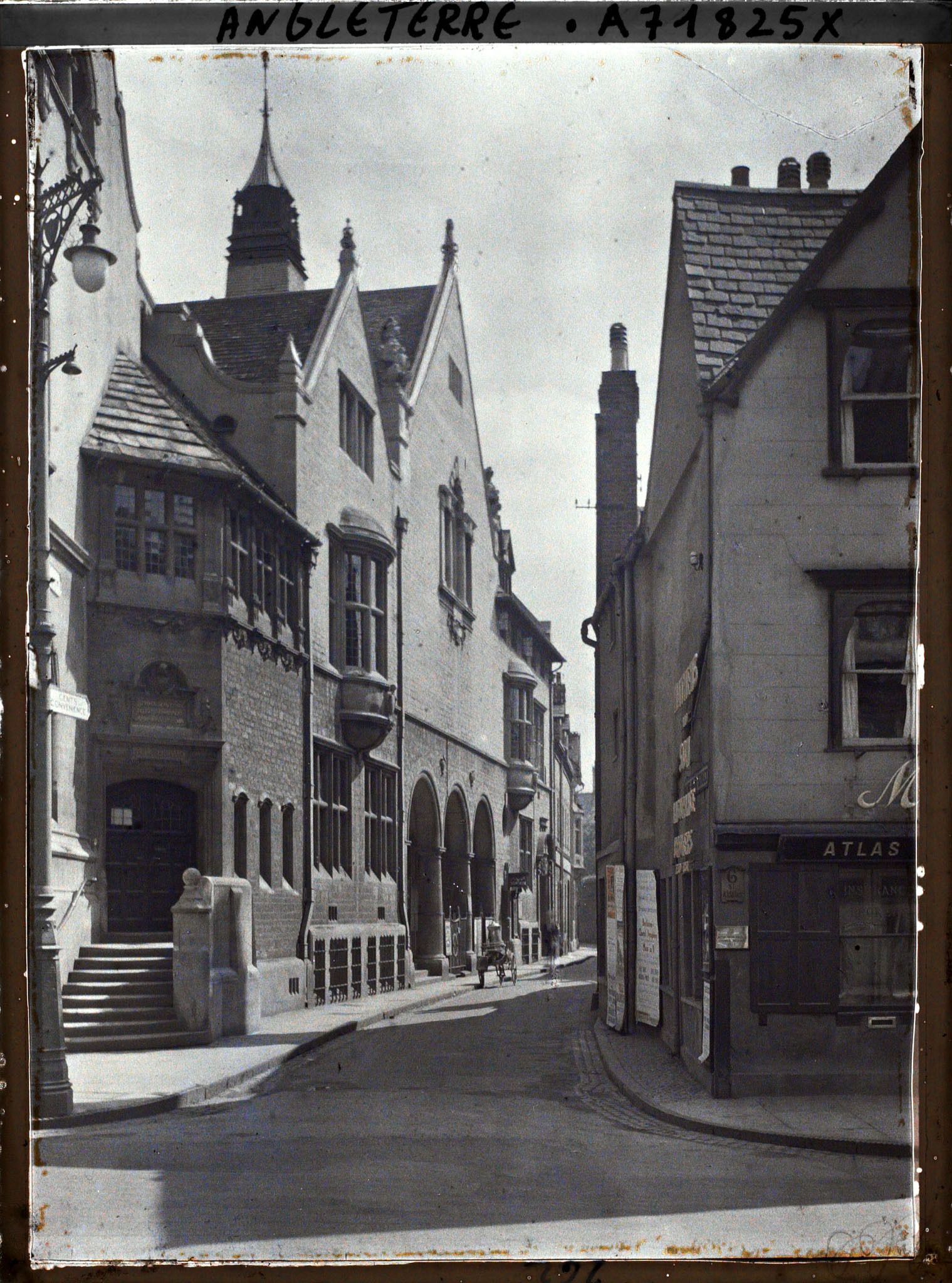 Image représentant Une rue d'Oxford ?