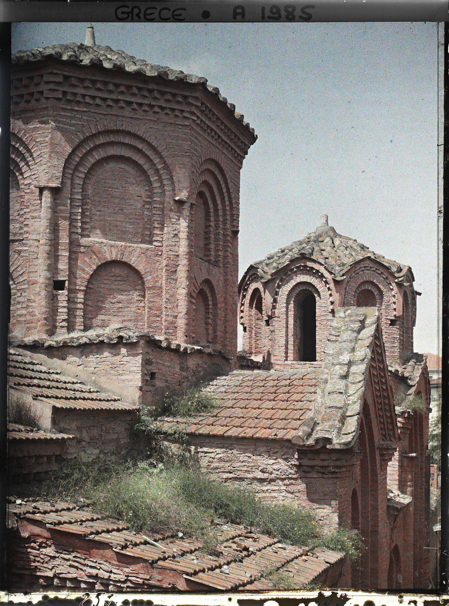 Image représentant La vieille mosquée enterrée vue d'un petit balcon