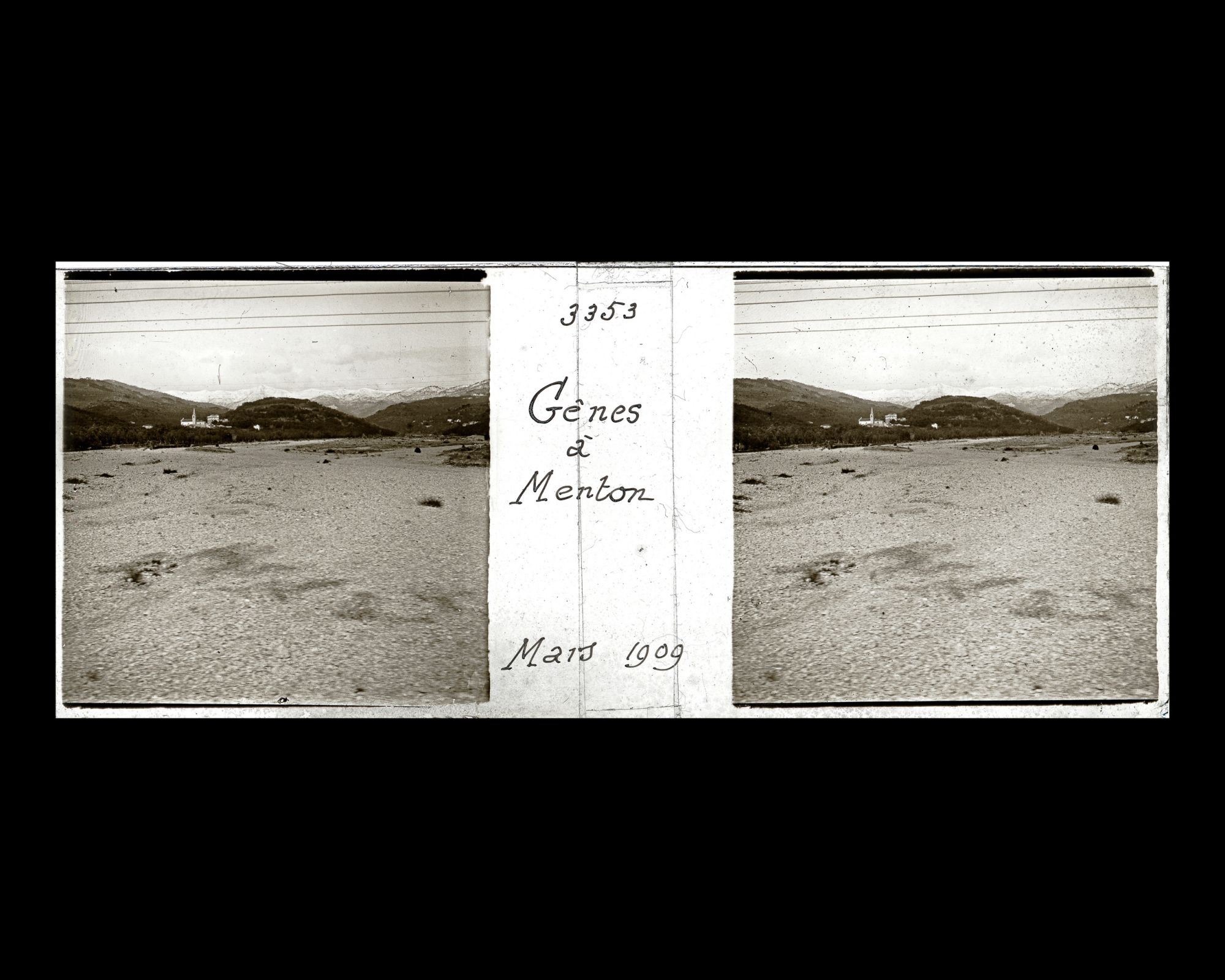 Image représentant Le lit asséché du torrent Steria vu du train