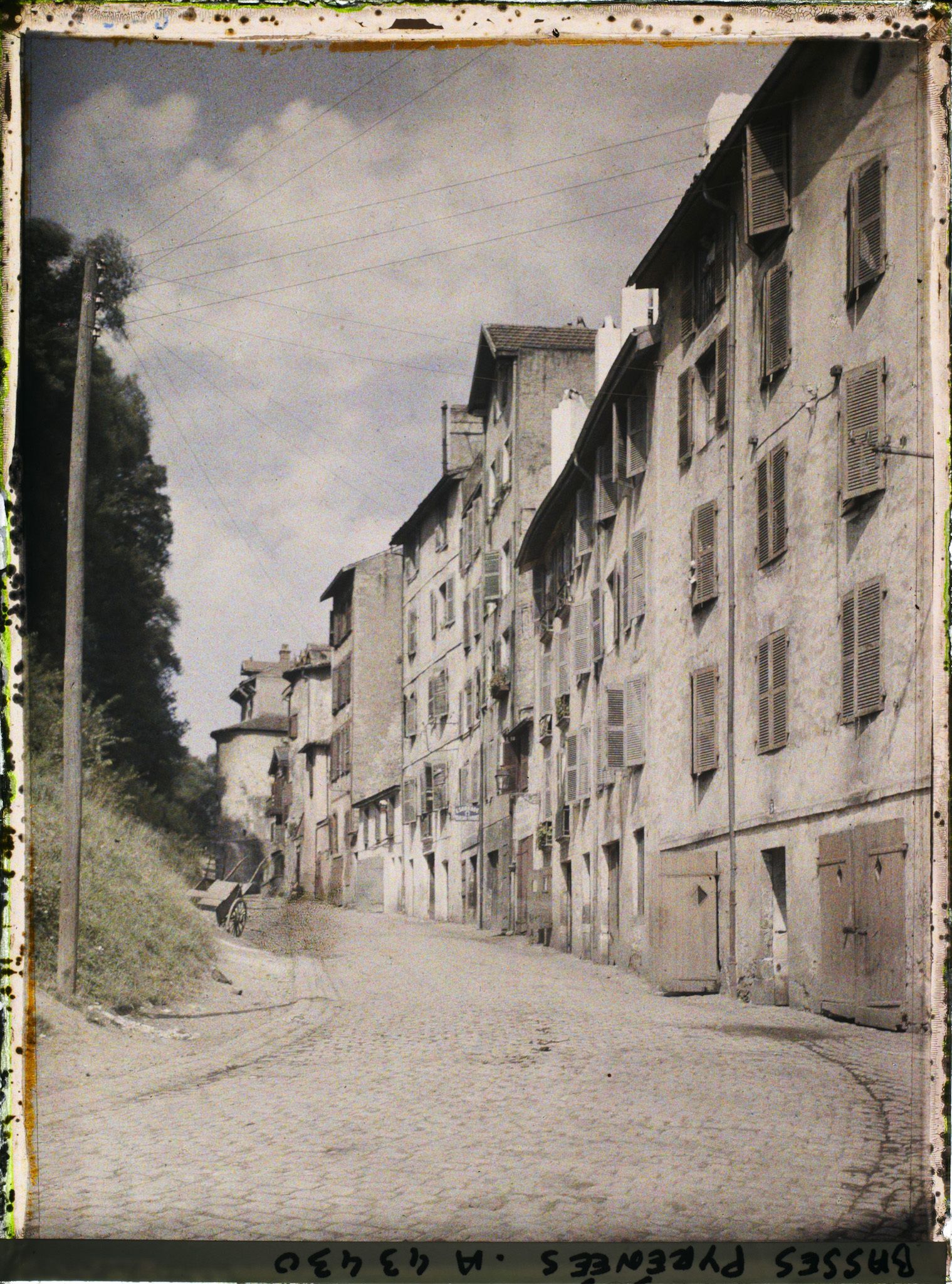 Image représentant France, Bayonne, La rue Tour de Sault, dans les remparts