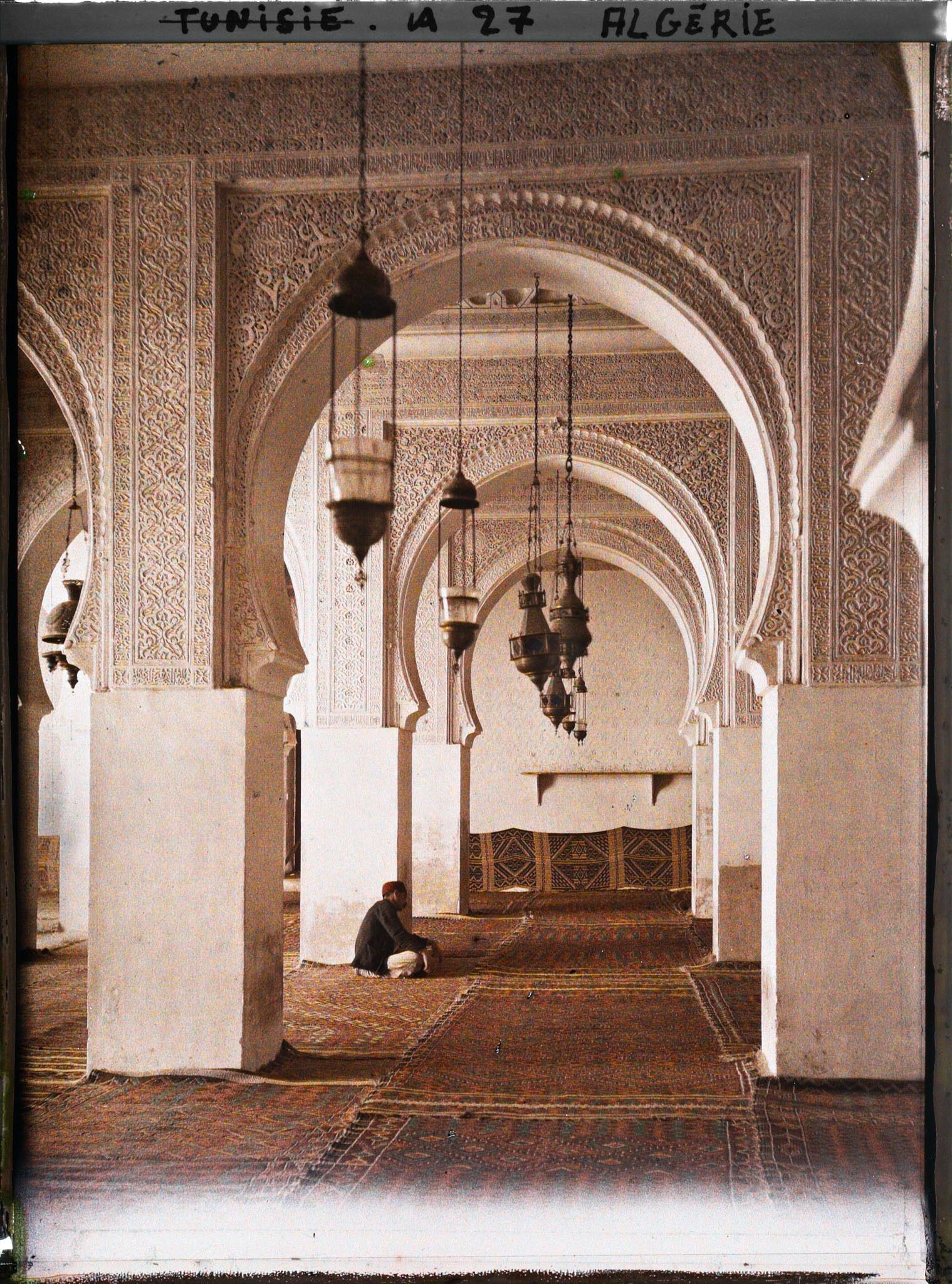 Image représentant La salle de prière de la mosquée de Sidi Bou Médine