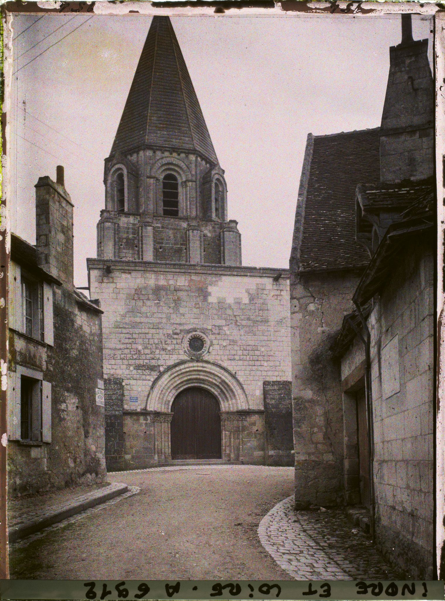 Image représentant Le portail de la collégiale Saint-Ours