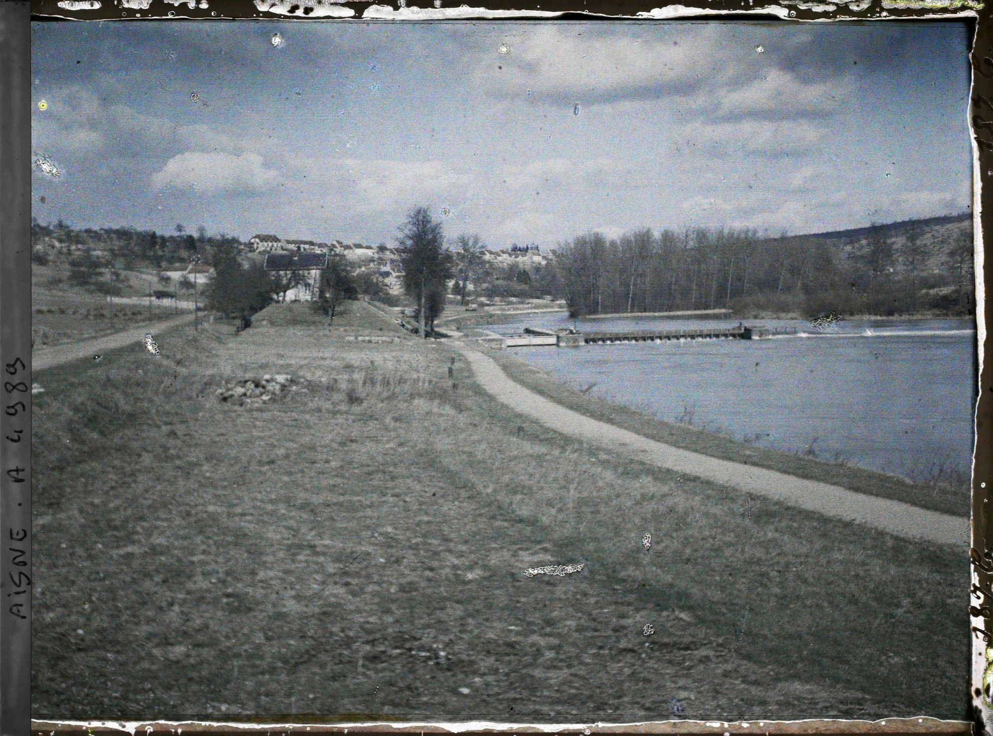 Image représentant Barrage-écluse sur la Marne