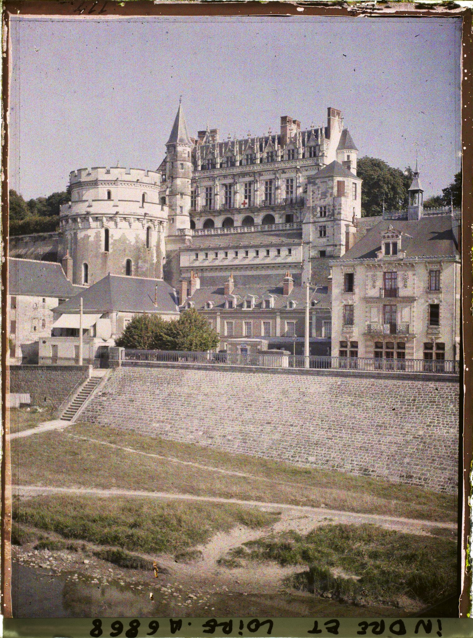 Image représentant Le château depuis les bords de la Loire