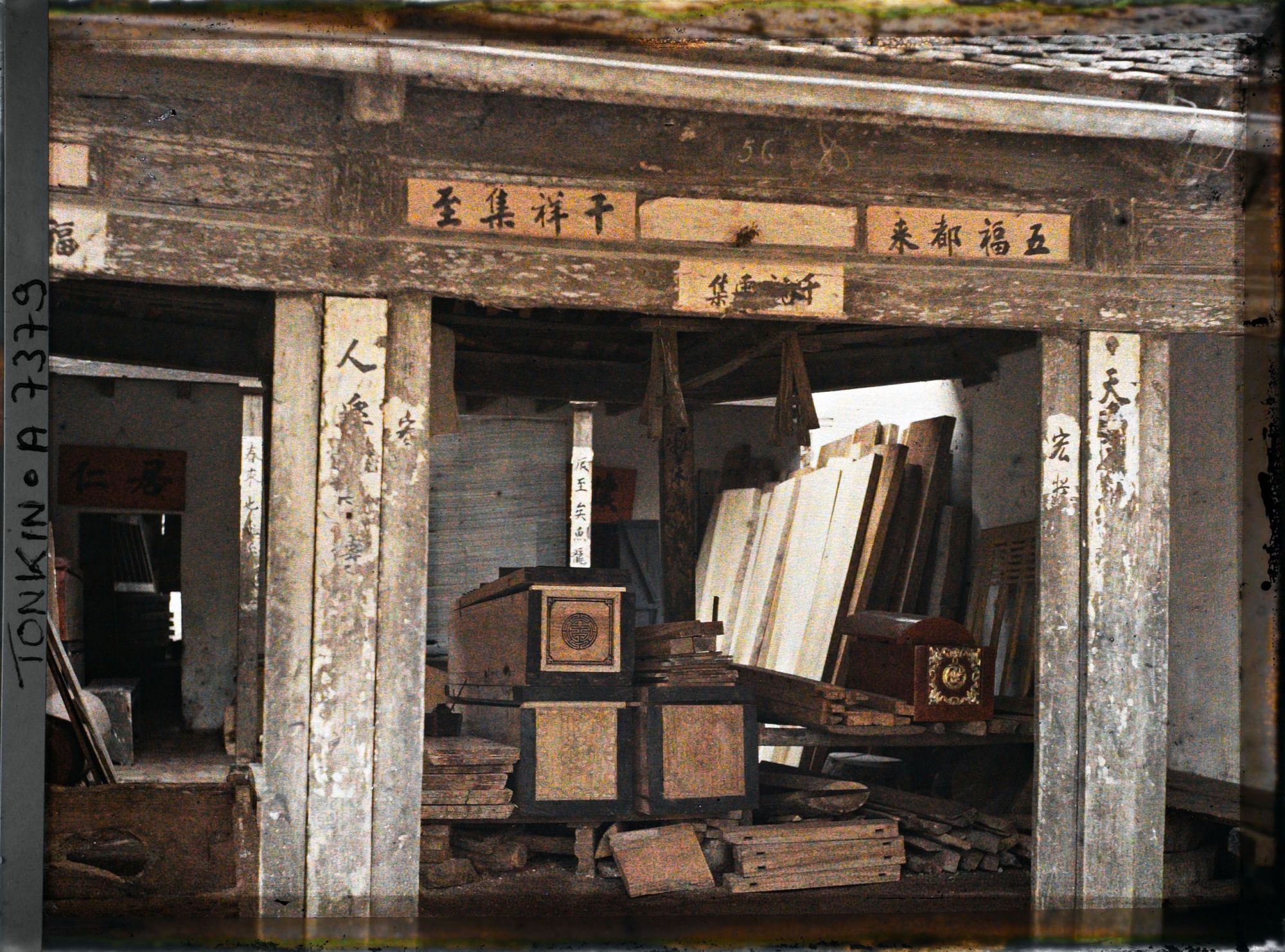 Image représentant Une boutique de cercueils, dans la " rue des Cercueils "