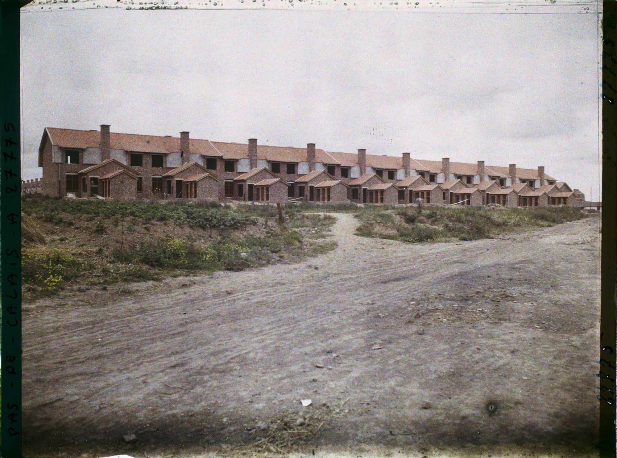 Image représentant France, Airon près de Lens, Corons des mines de Liévin - Derrière des Maisons