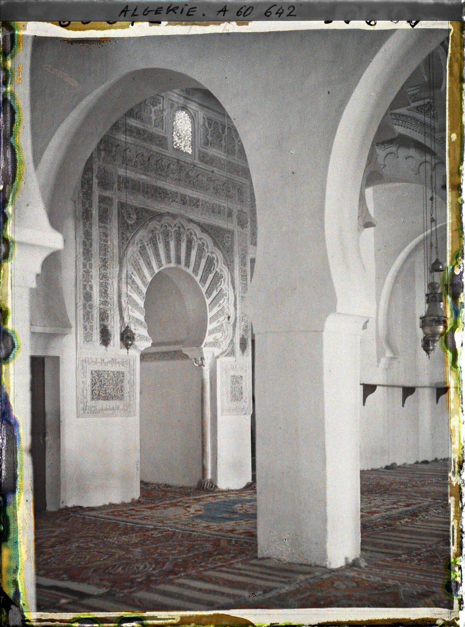 Image représentant Le mihrab dans la salle de prière de la Grande Mosquée