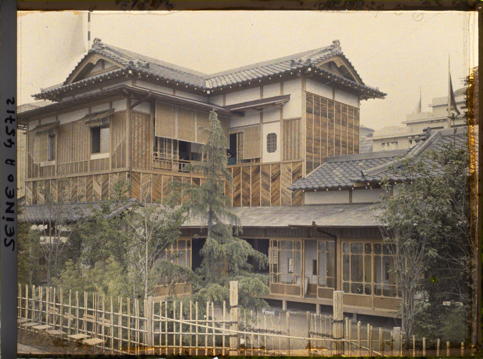 Image représentant L'Exposition des arts décoratifs, Pavillon du Japon, sur le Cours-la-Reine