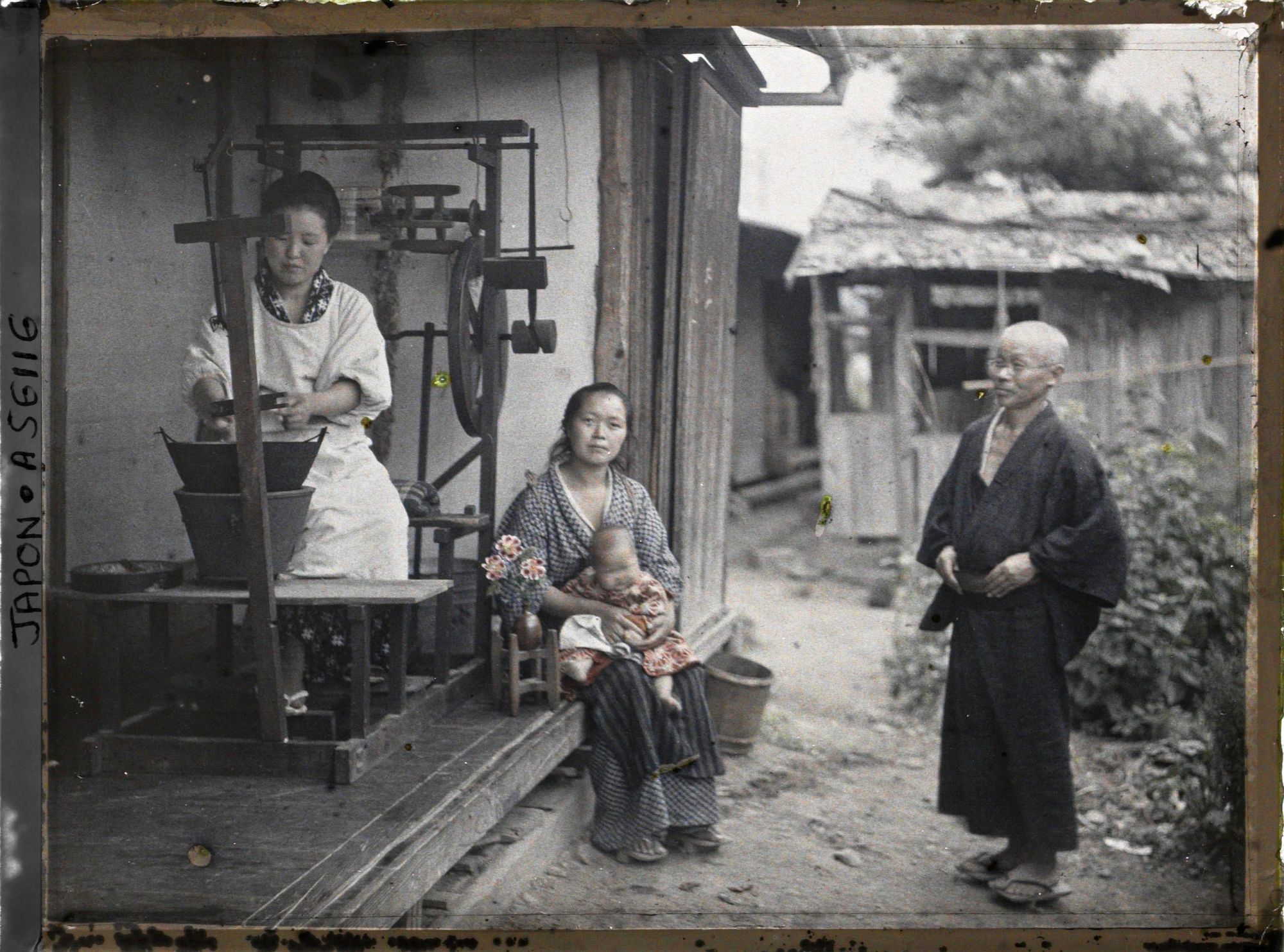 Image représentant Dévidage des cocons de soie au grand dévidoir