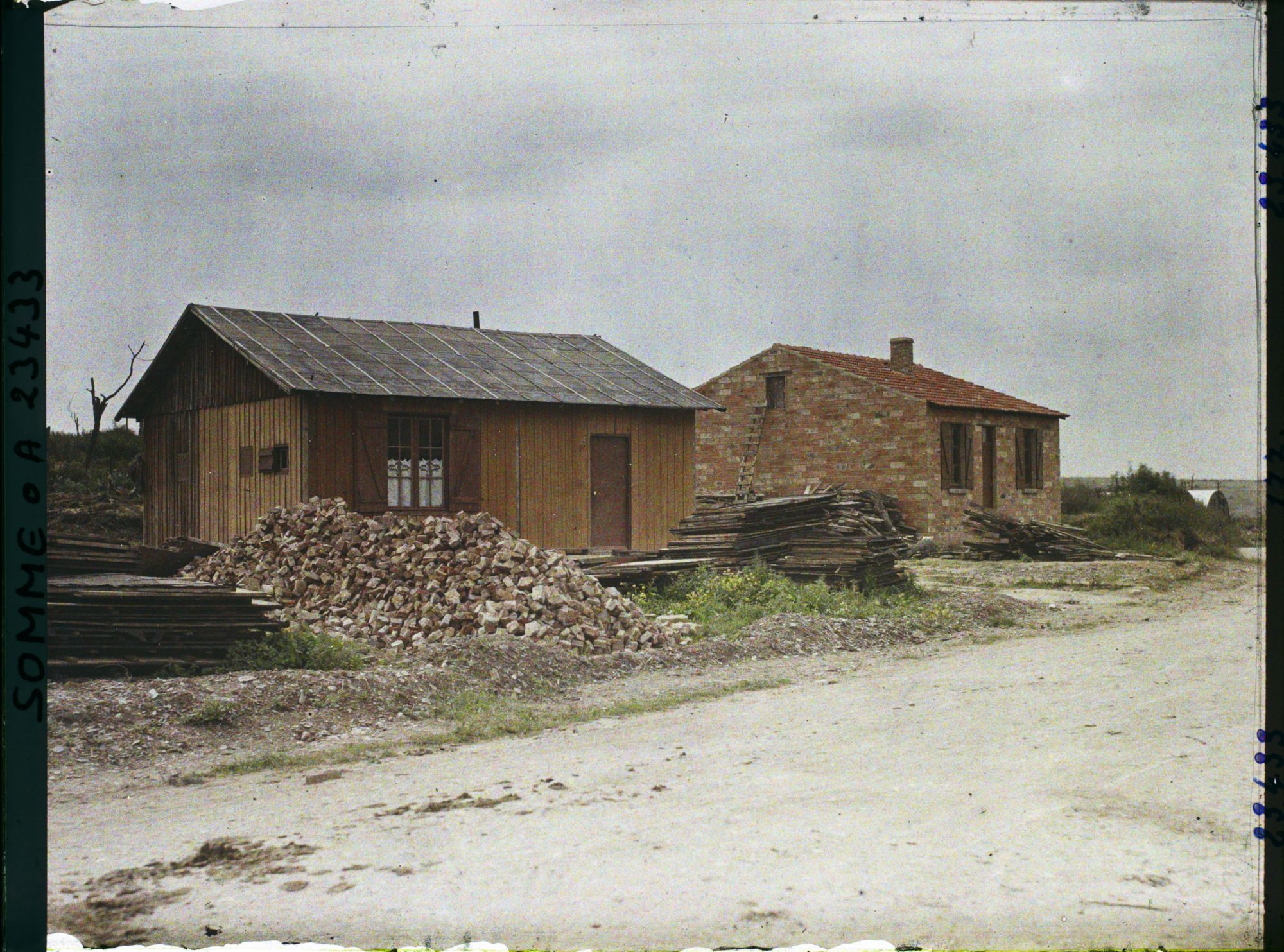 Image représentant France, Bouchavesnes, Autre groupe de maisons provisoires