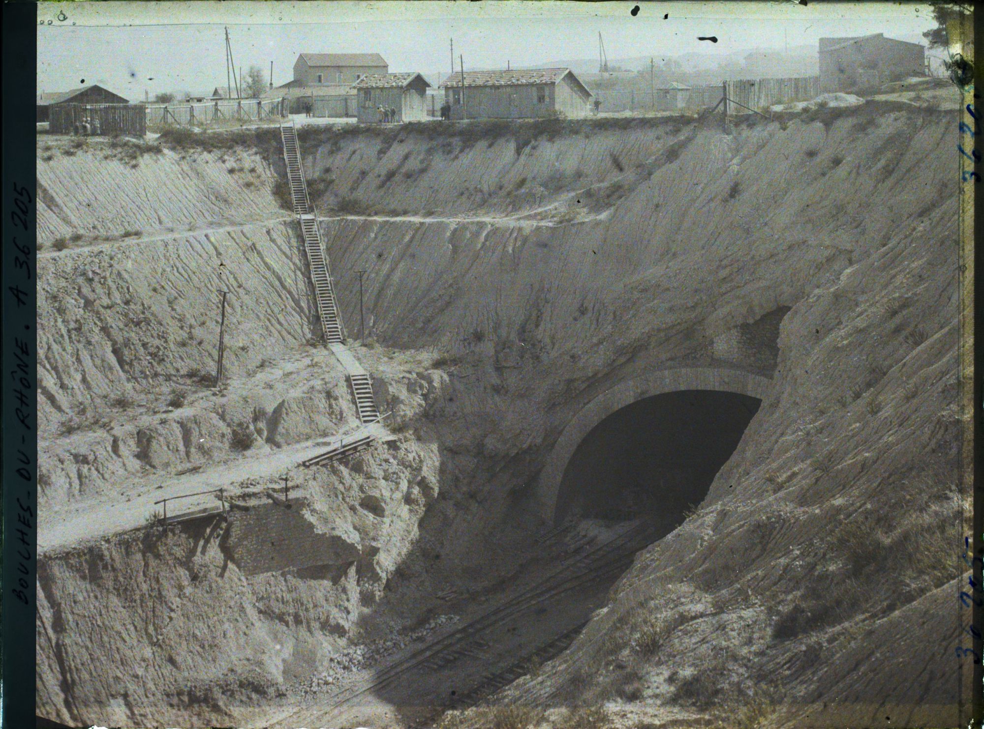 Image représentant L'entrée nord du tunnel du Rove en construction