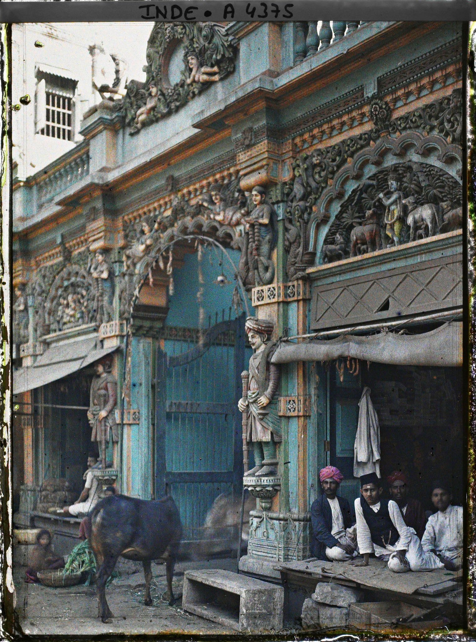 Image représentant Façade d'un temple hindou orné de représentations d'avatars de Vishnu