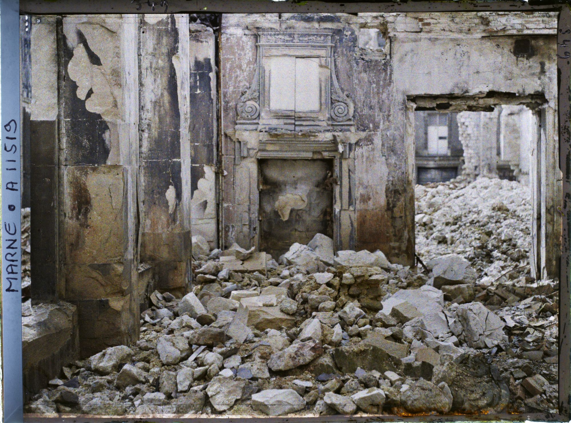 Image représentant Vestiges d'une cheminée, rue de la Grue