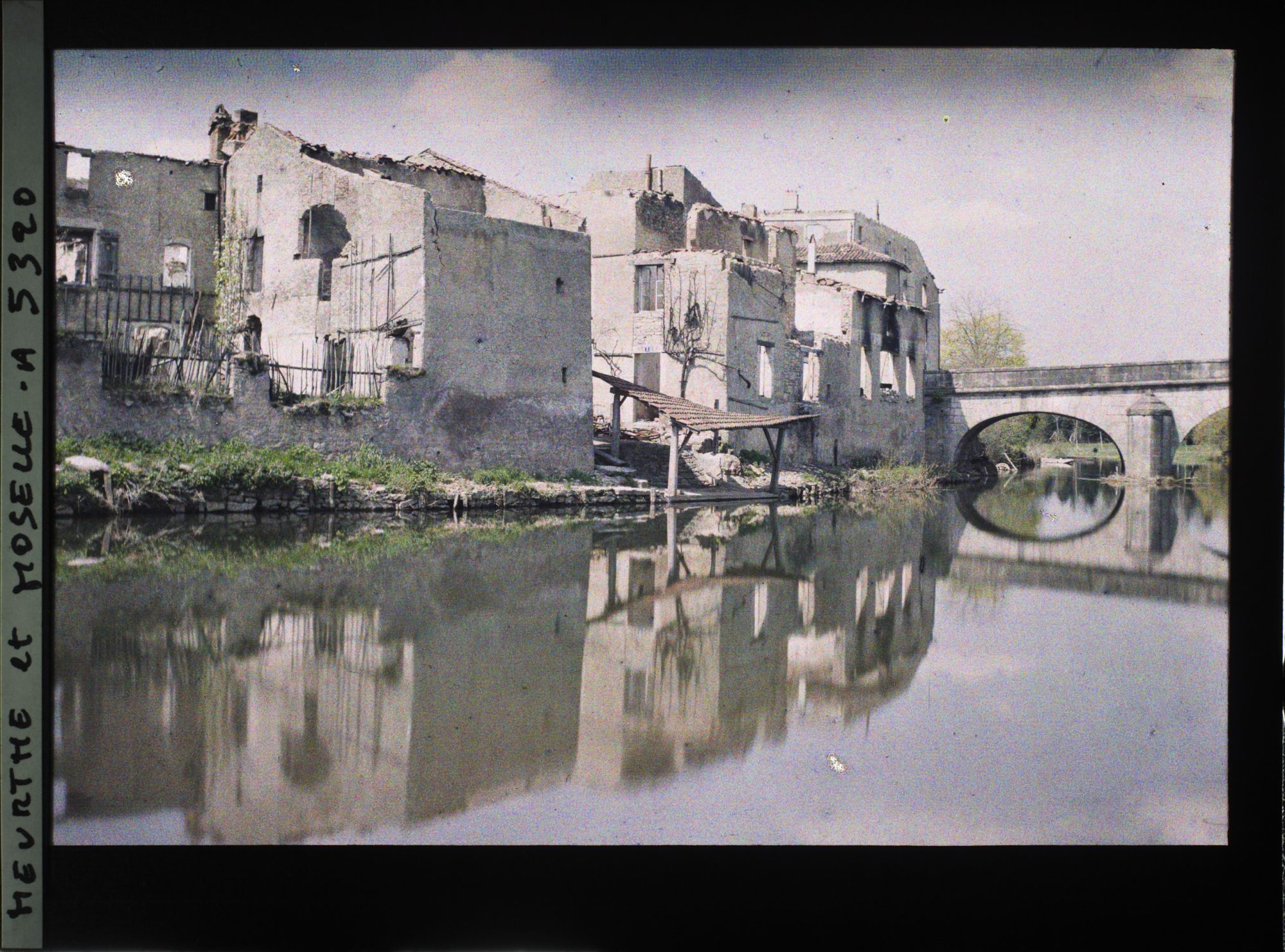 Image représentant France, Gerbeviller, le Pont vu du bord de l'eau