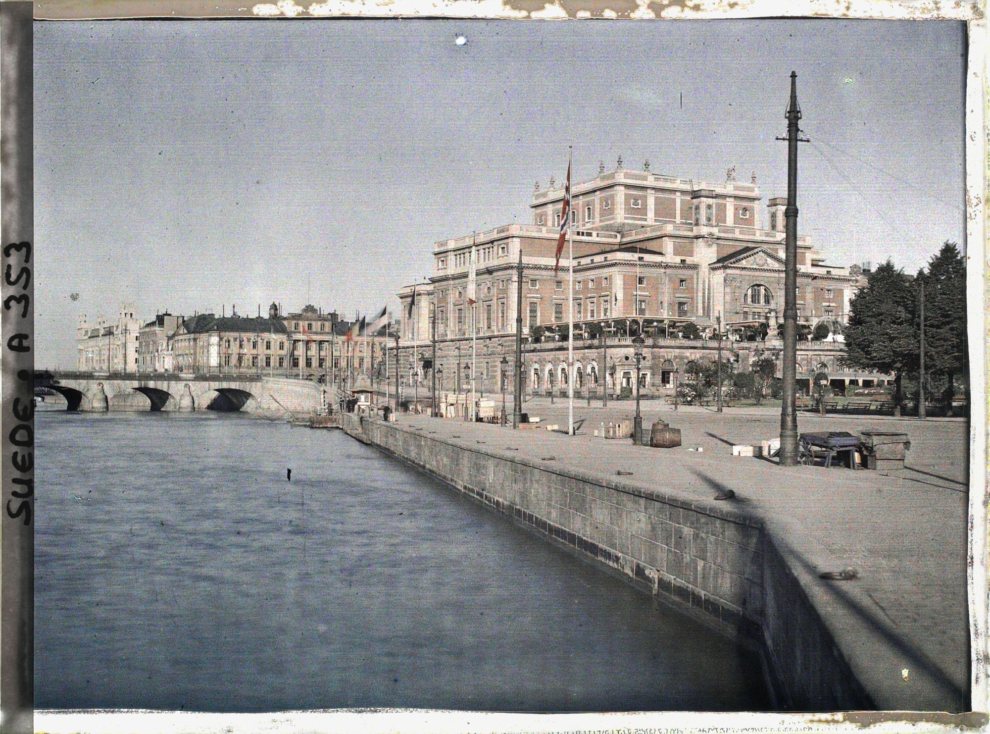 Image représentant Vue du Stora Teatern (Grand Théâtre) près du Norrbro (pont du Nord) depuis le quai de Blasieholm