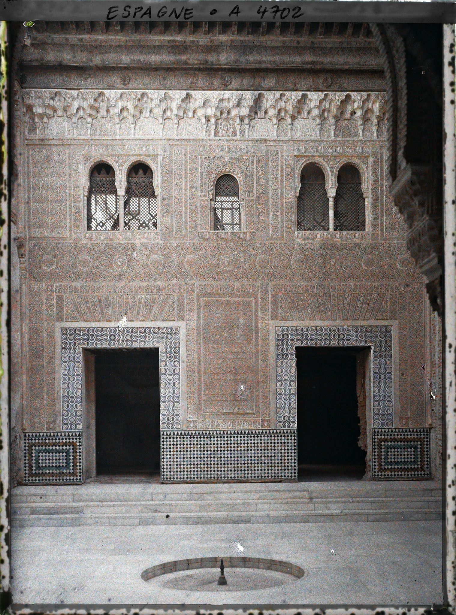 Image représentant Alhambra : le patio de la chambre dorée des palais Nasrides