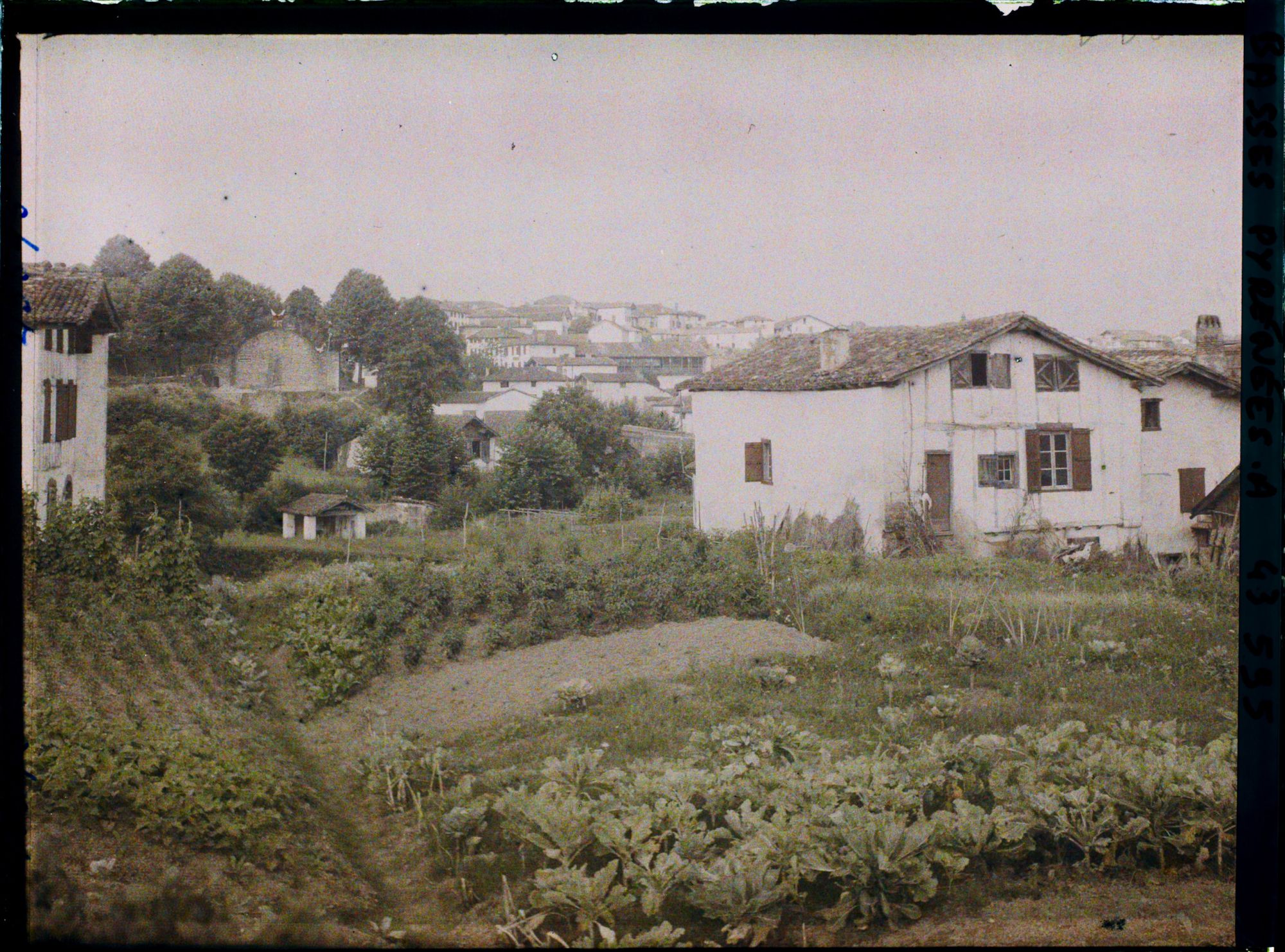 Image représentant France, Espelette, Ensemble vu de plus près