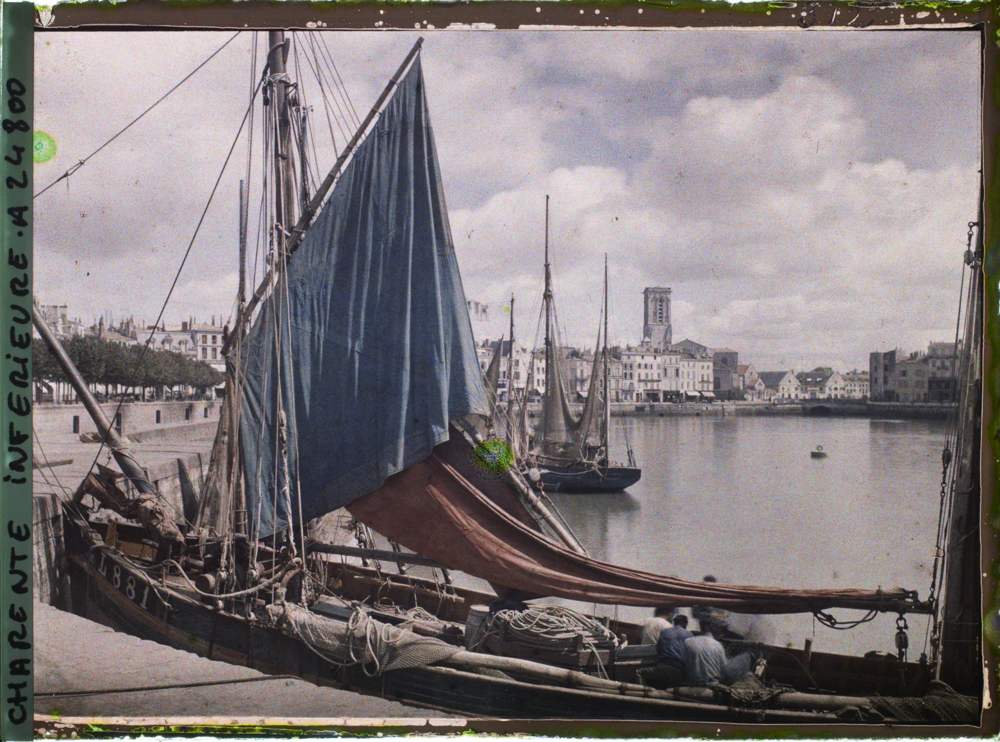 Image représentant Bateaux de pêche dans le port