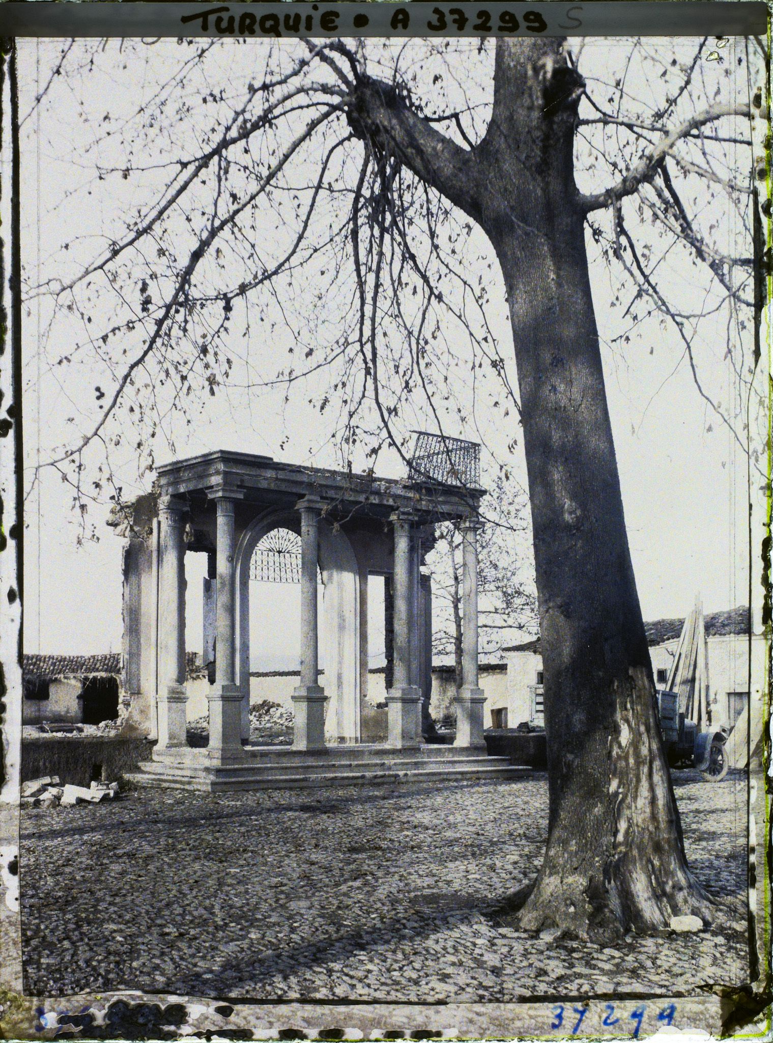 Image représentant Vestiges d'un bâtiment officiel