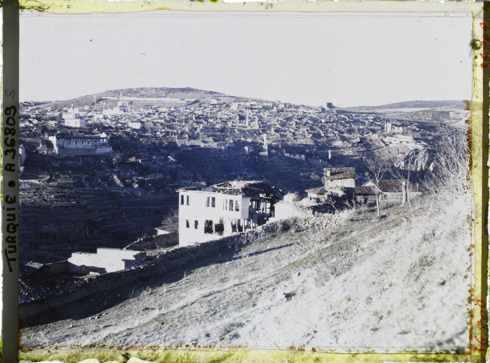 Image représentant Panorama sur la ville dévastée par la guerred'Indépendance