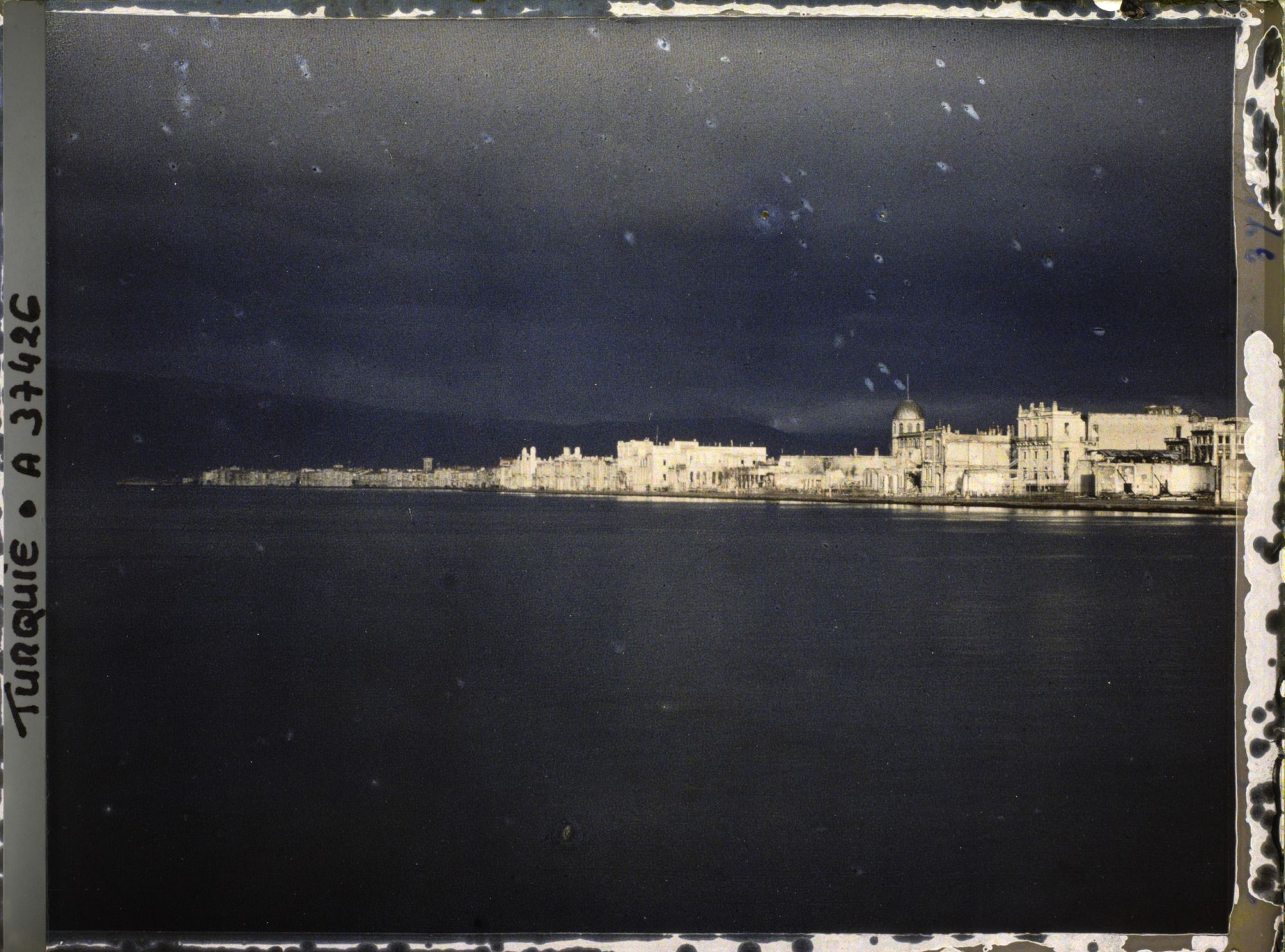 Image représentant Orage sur les quais d'Izmir