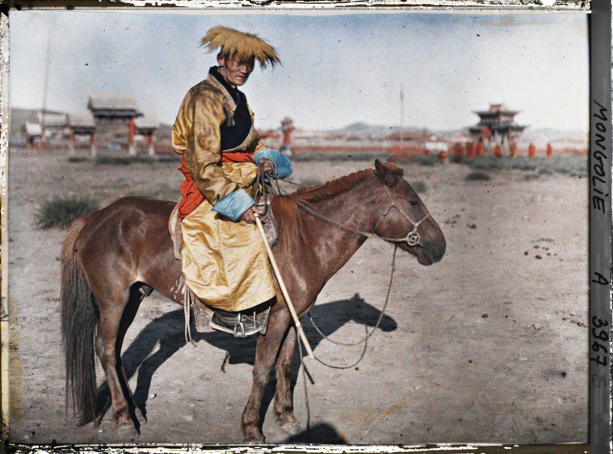 Image représentant Le shanzav Badamdorj (?) aux environs du palais Jaune