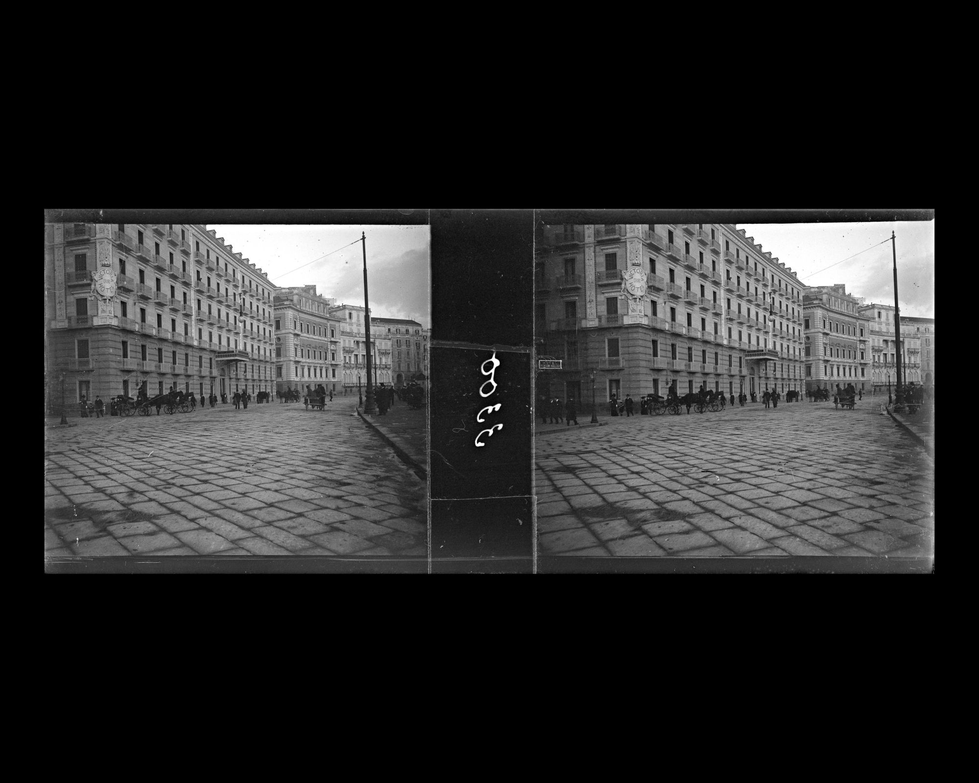 Image représentant Via Partenope, le Grand hôtel Victoria