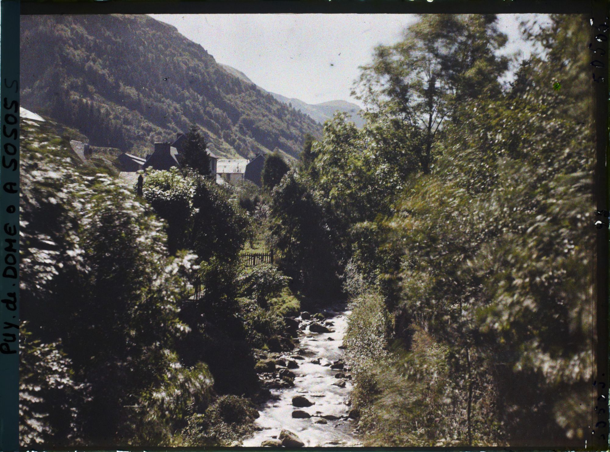 Image représentant France, Mont Dore, La Dordogne - vue prise du Ponts vers l'amont