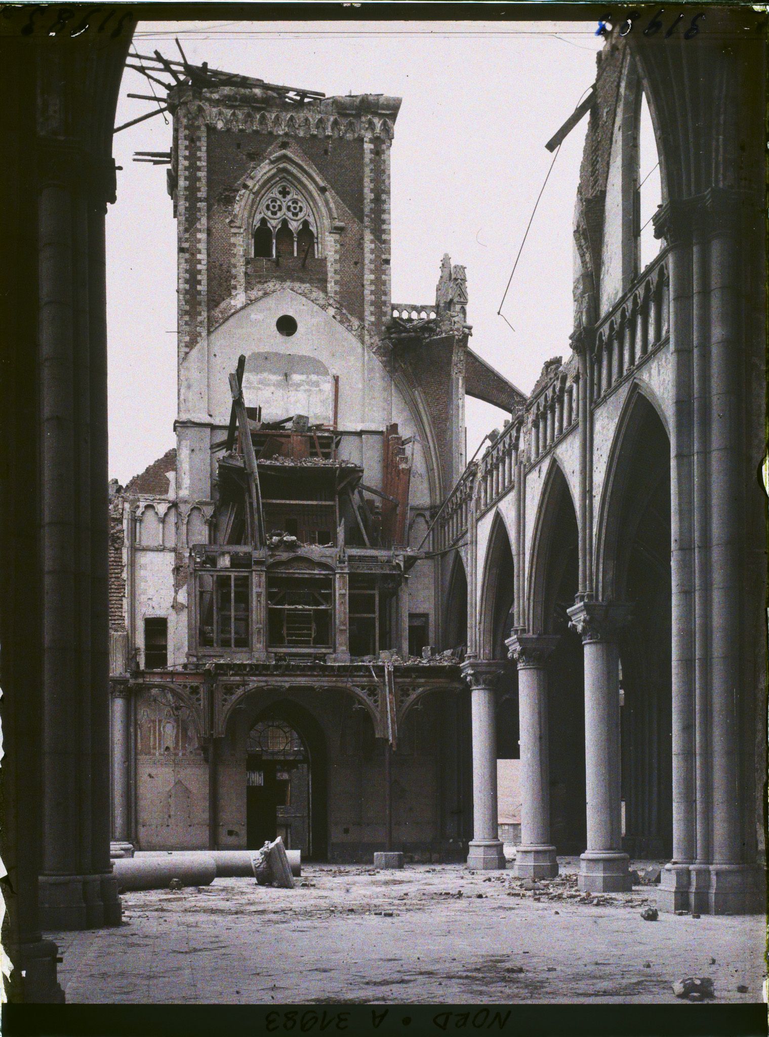 Image représentant France, Armentières, La nef Vue vers le Chœur St Waast