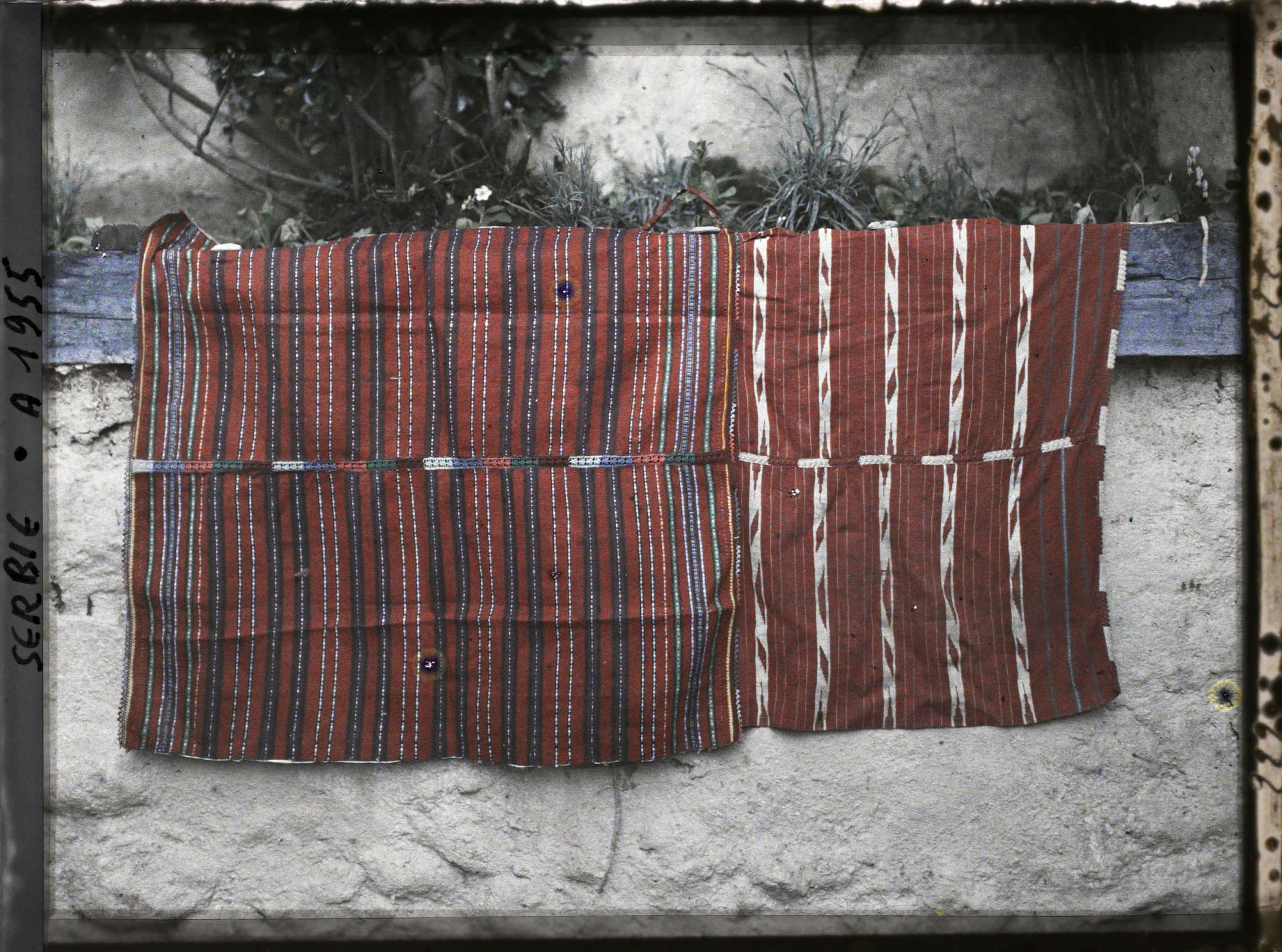 Image représentant Deux " peskir ", pièces de tissu brodées, en coton