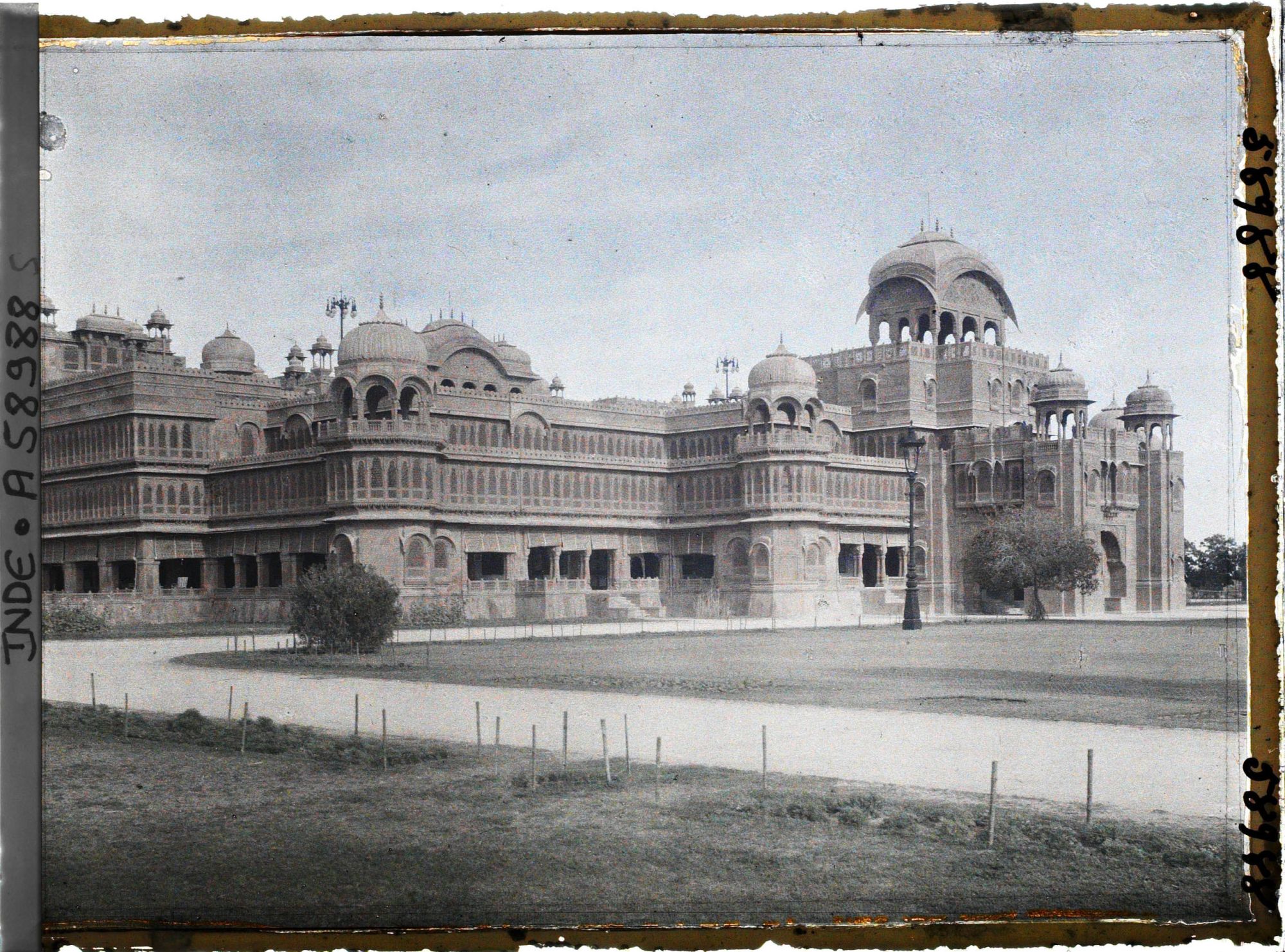 Image représentant Le palais de Lallgarh