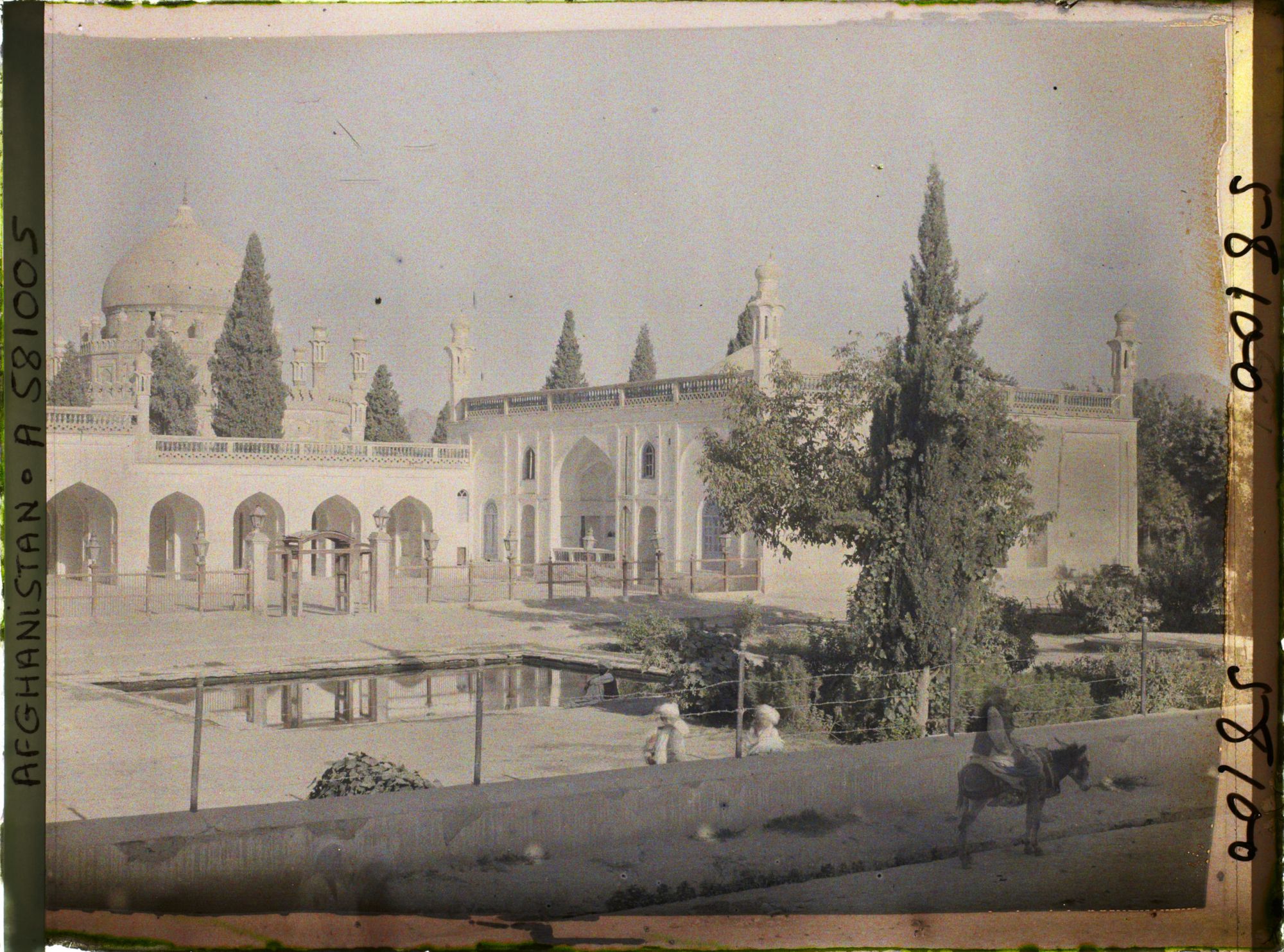 Image représentant Ziarat Da Kherqeh Chérif, (sanctuaire renfermant, selon la légende, le manteau du prophète)