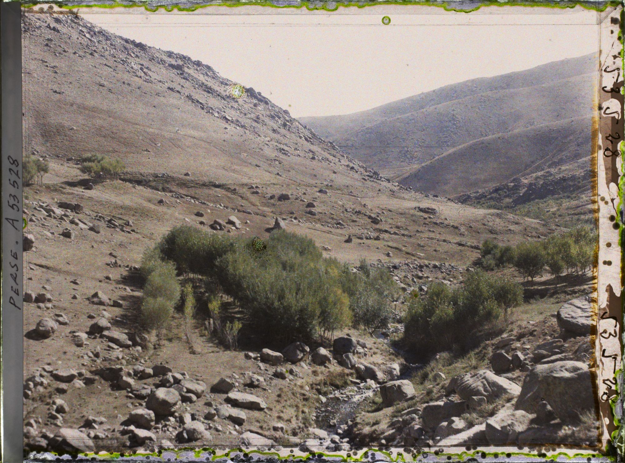 Image représentant Paysage dans le Kuh-e Alvand (massif de 3580 m)