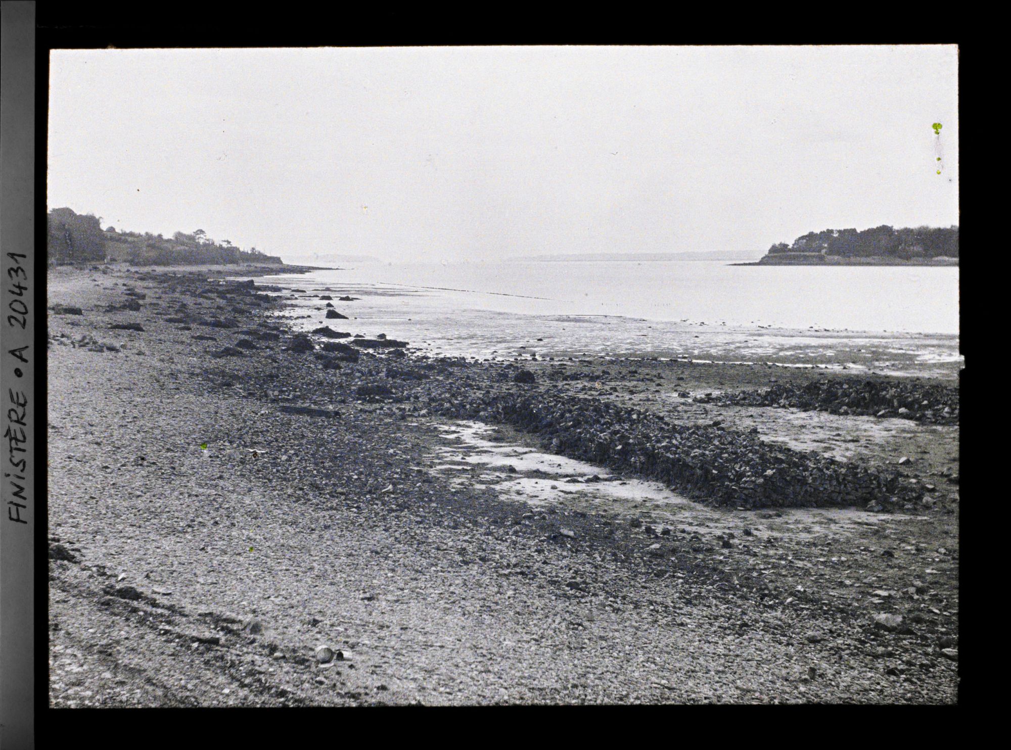 Image représentant La rade de Brest vue du Passage