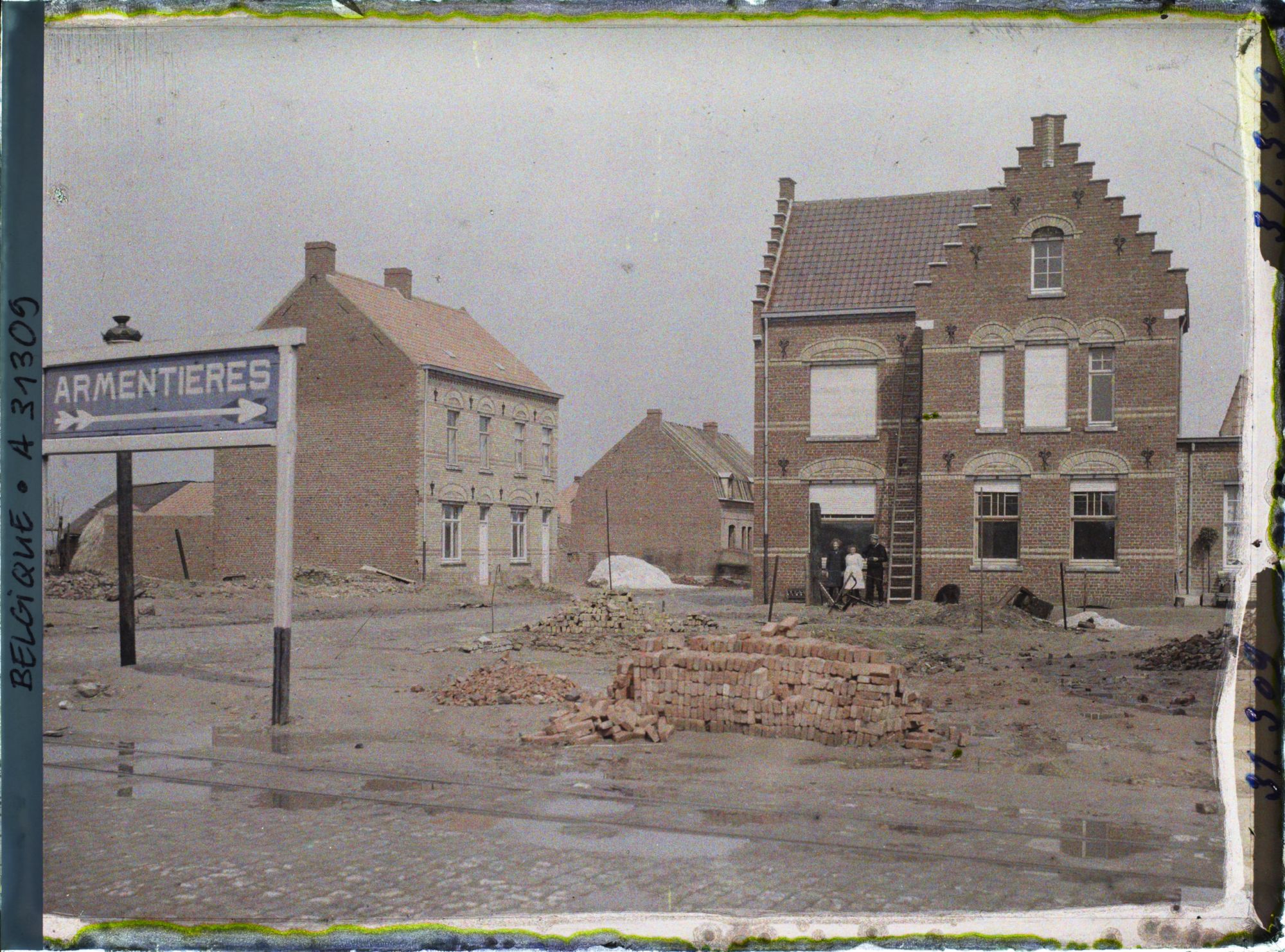 Image représentant Belgique, Messines, Groupe de nouvelles maisons