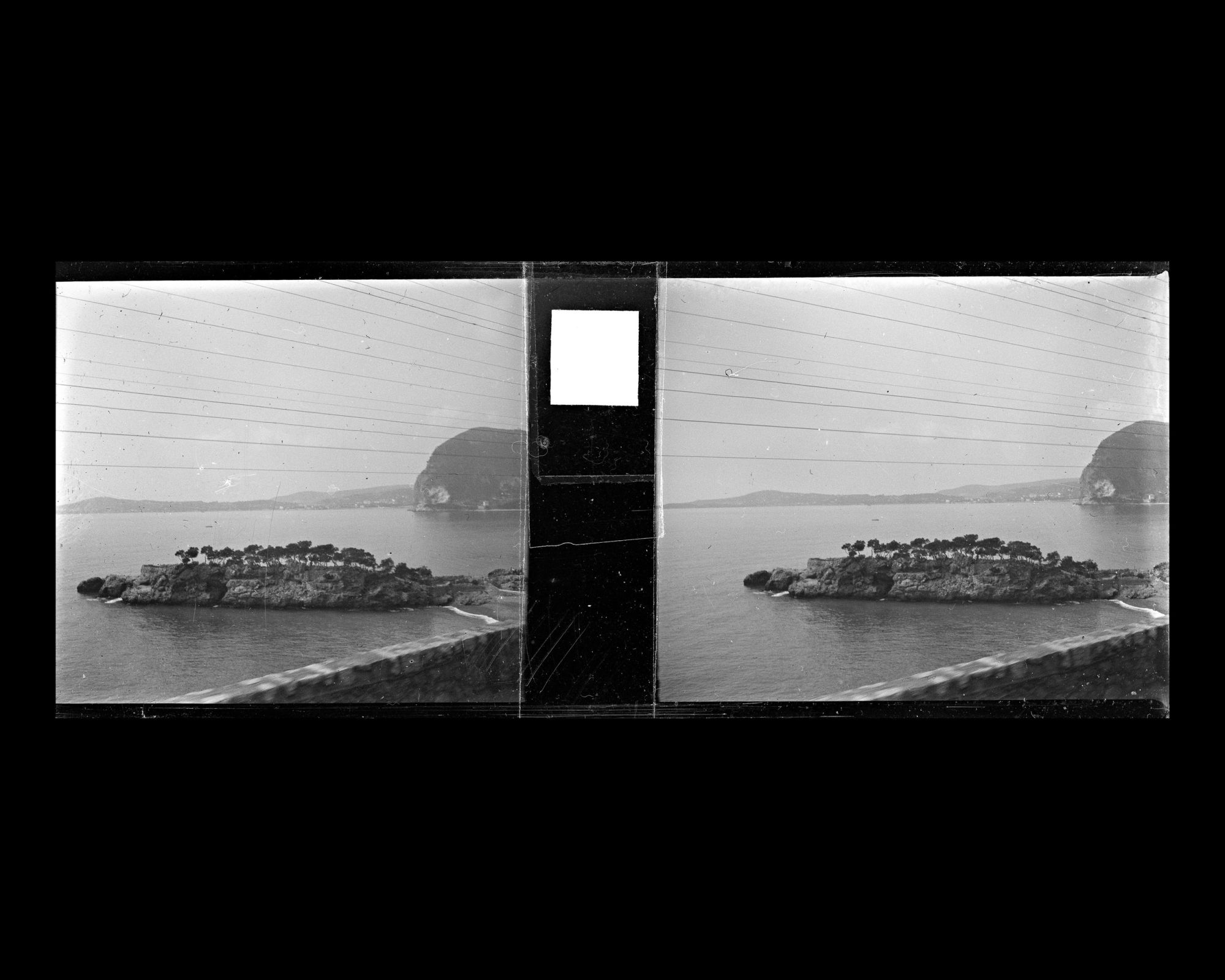 Image représentant La baie d'Eze avec le cap Ferrat vue du train