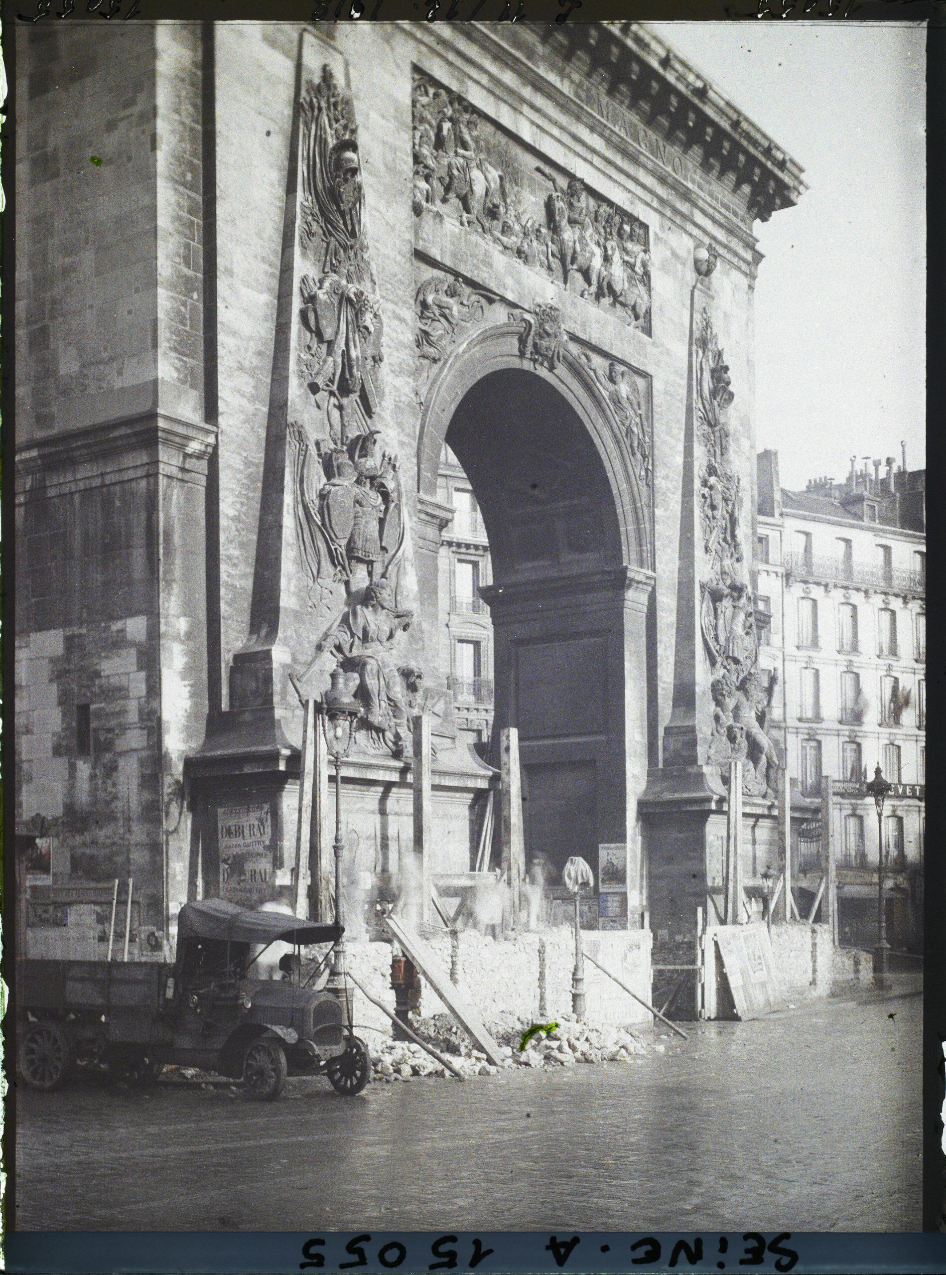 Image représentant Démantèlement des protections anti-bombardement sur la porte Saint-Denis