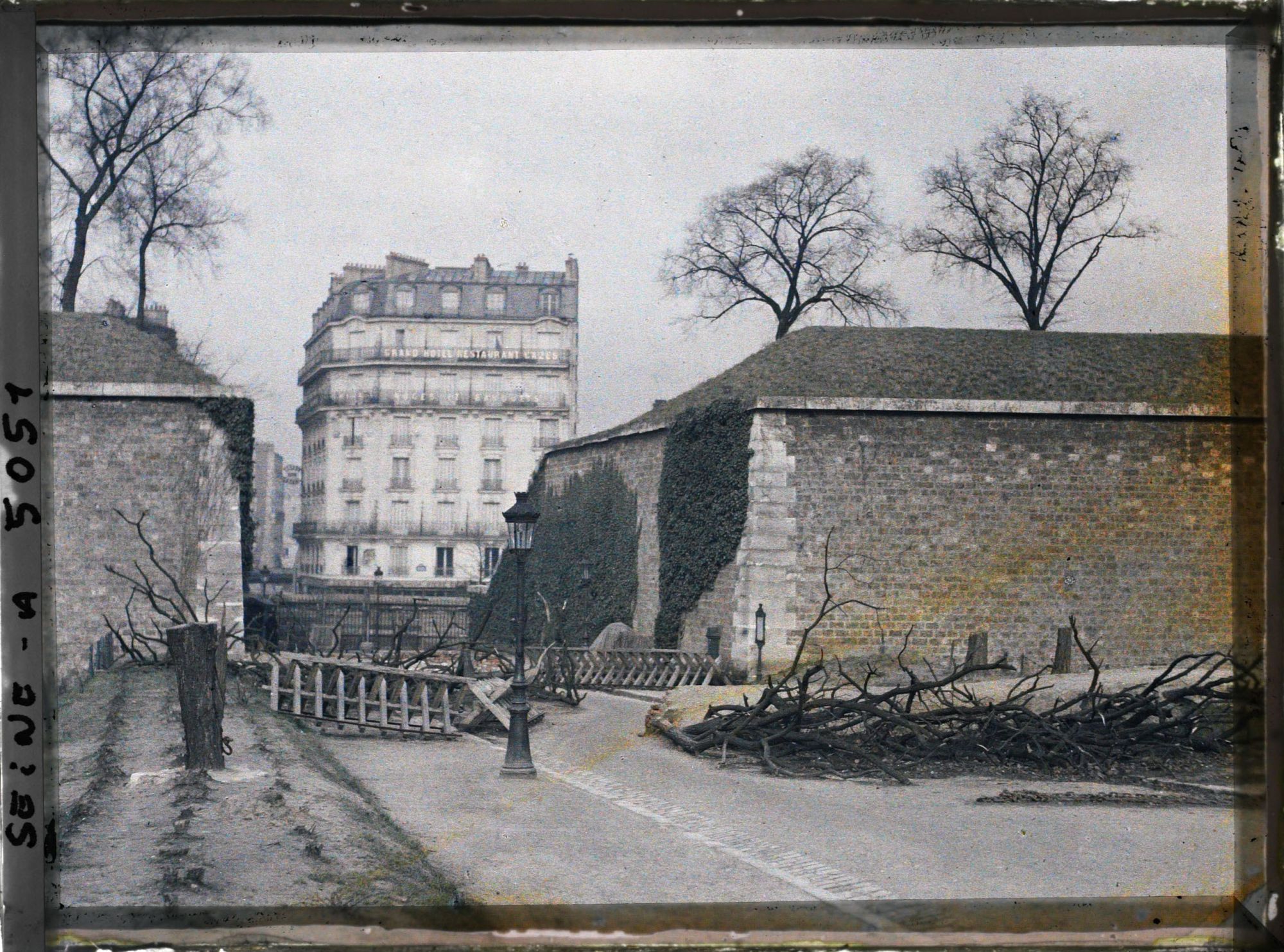 Image représentant Les fortifications porte de Reuilly ; vue sur le boulevard Poniatowski