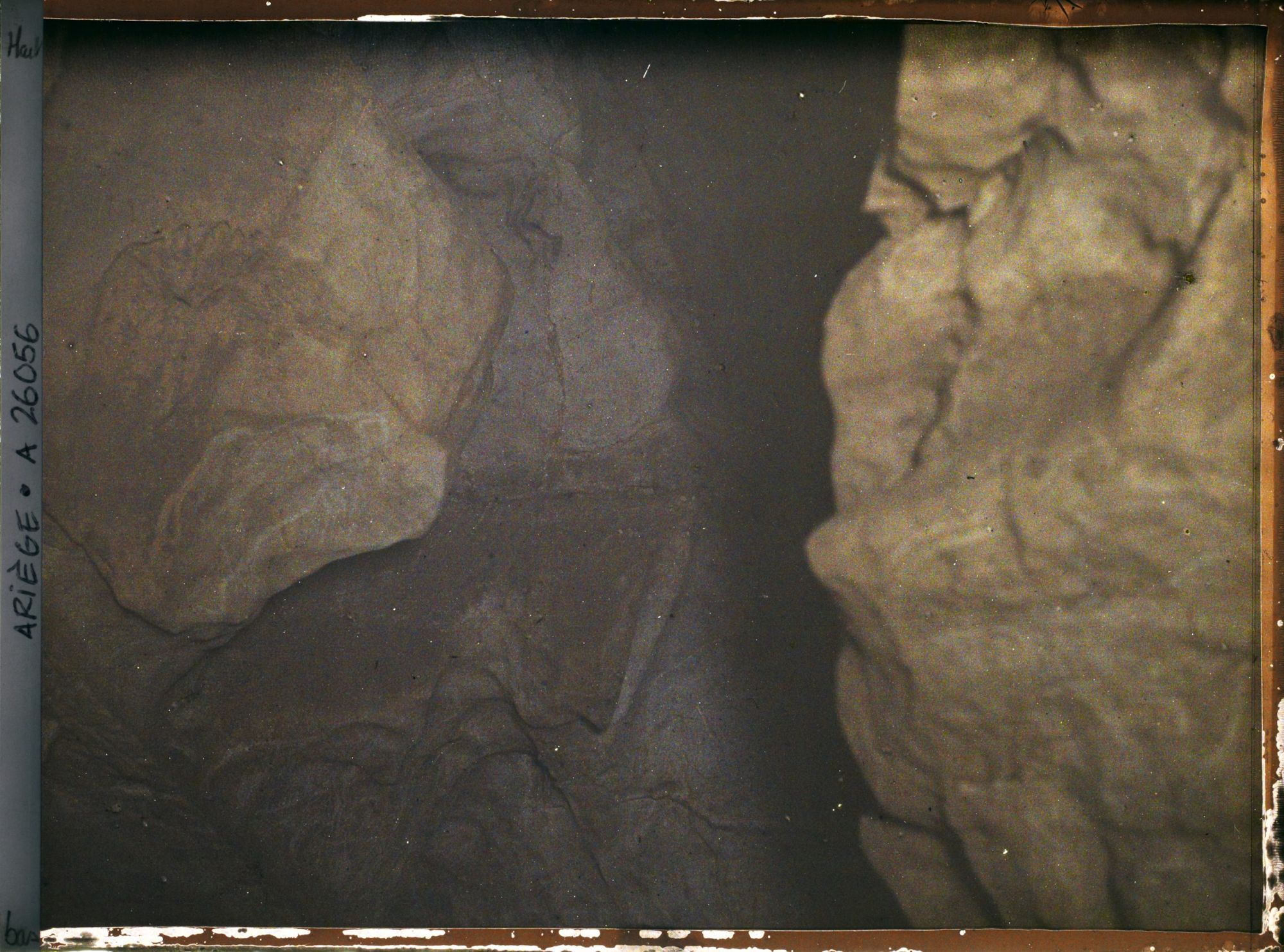 Image représentant A l'intérieur de la grotte des Trois-Frères ; le sorcier
