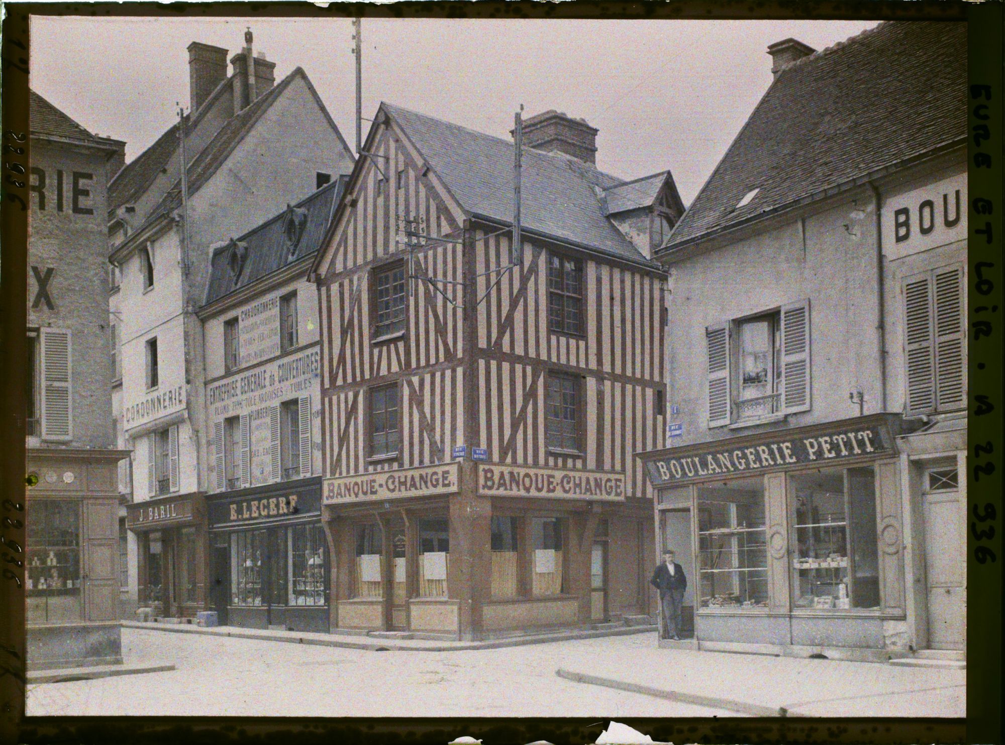 Image représentant Une maison du XVe siècle à l'angle de la rue Rotrou et la rue Saint-Pierre